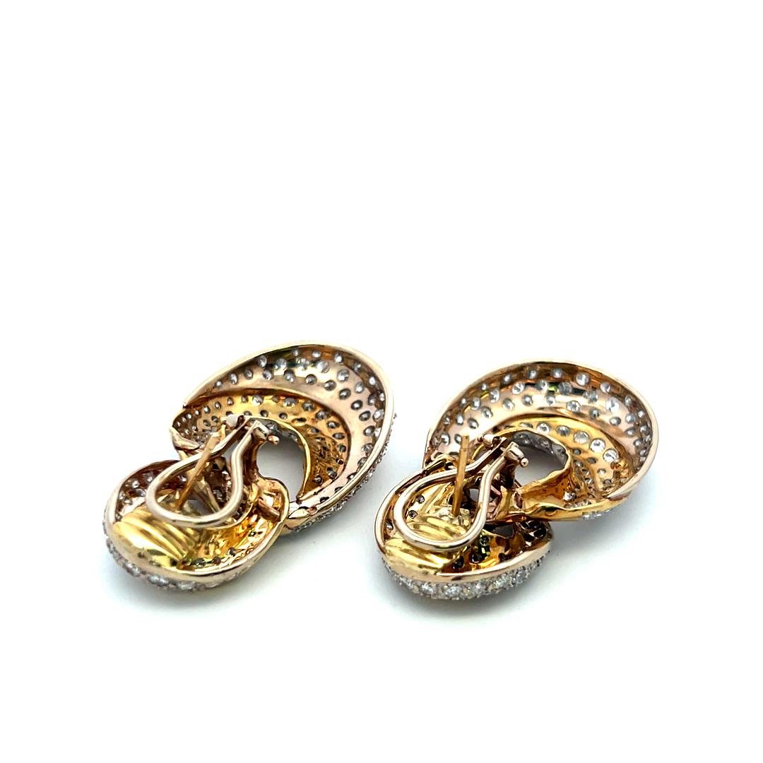 Vintage 18K Yellow Gold Dangling Earrings with 9 Carat Round H-VS Diamonds
