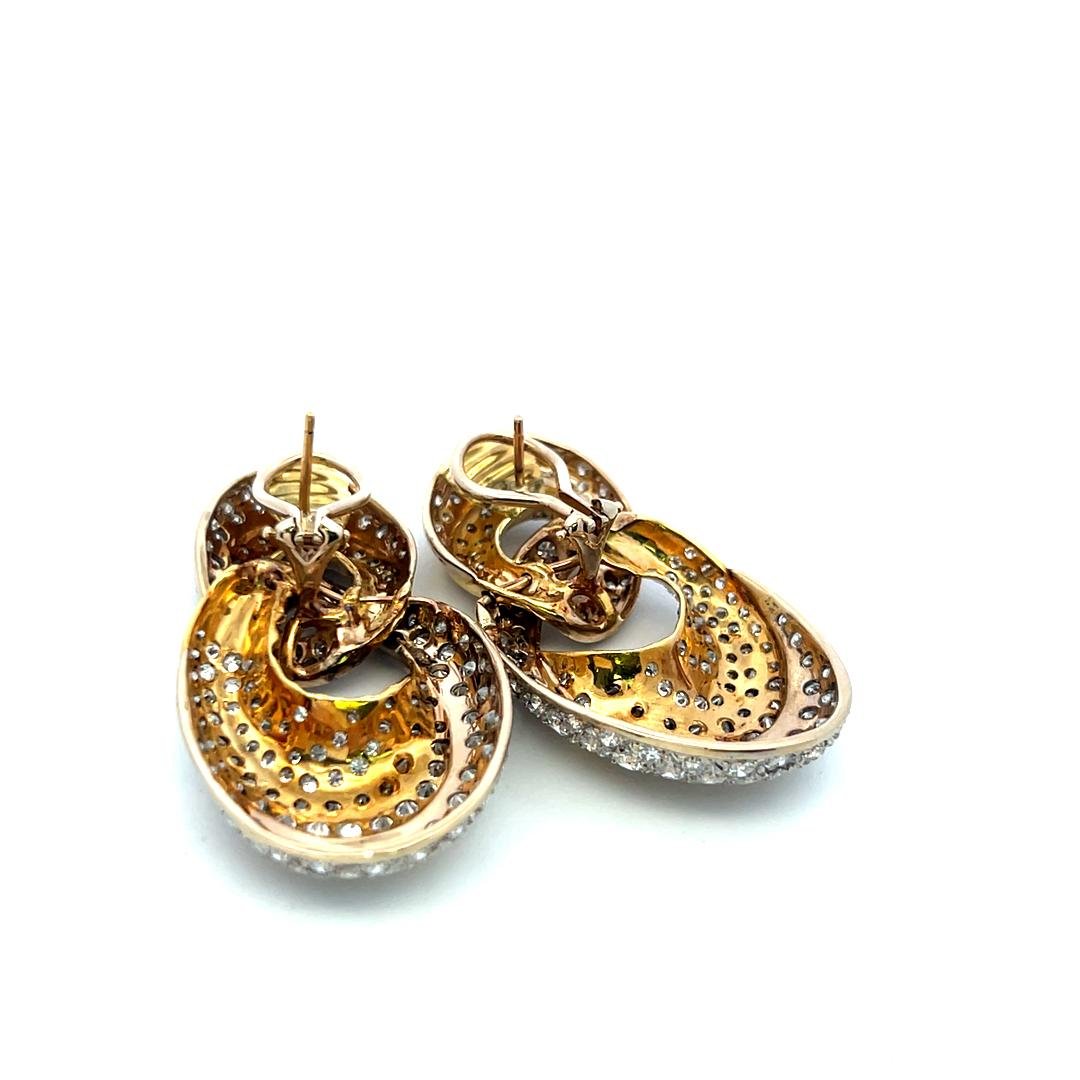 Vintage 18K Yellow Gold Dangling Earrings with 9 Carat Round H-VS Diamonds