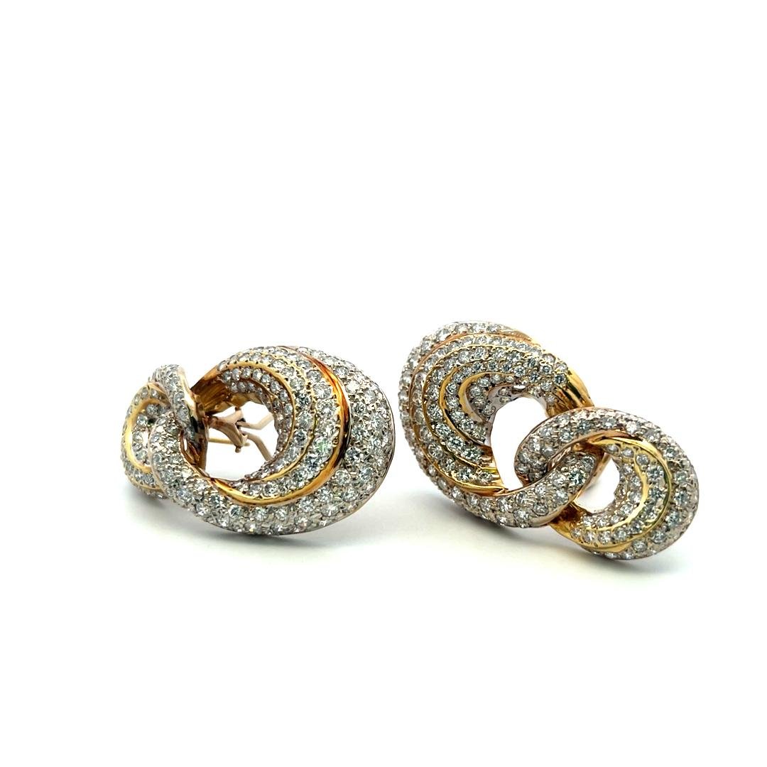 Vintage 18K Yellow Gold Dangling Earrings with 9 Carat Round H-VS Diamonds