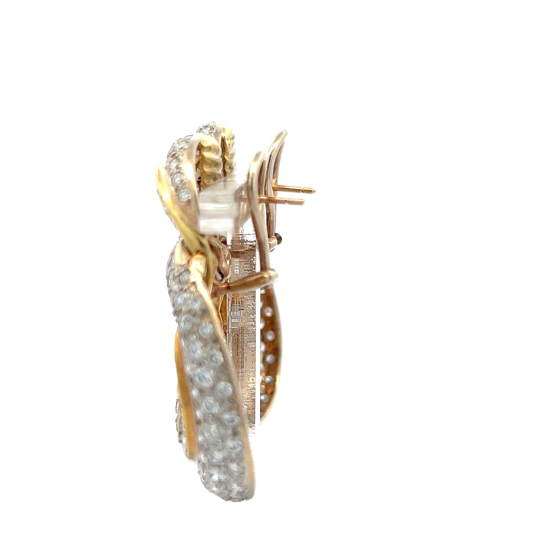 Vintage 18K Yellow Gold Dangling Earrings with 9 Carat Round H-VS Diamonds