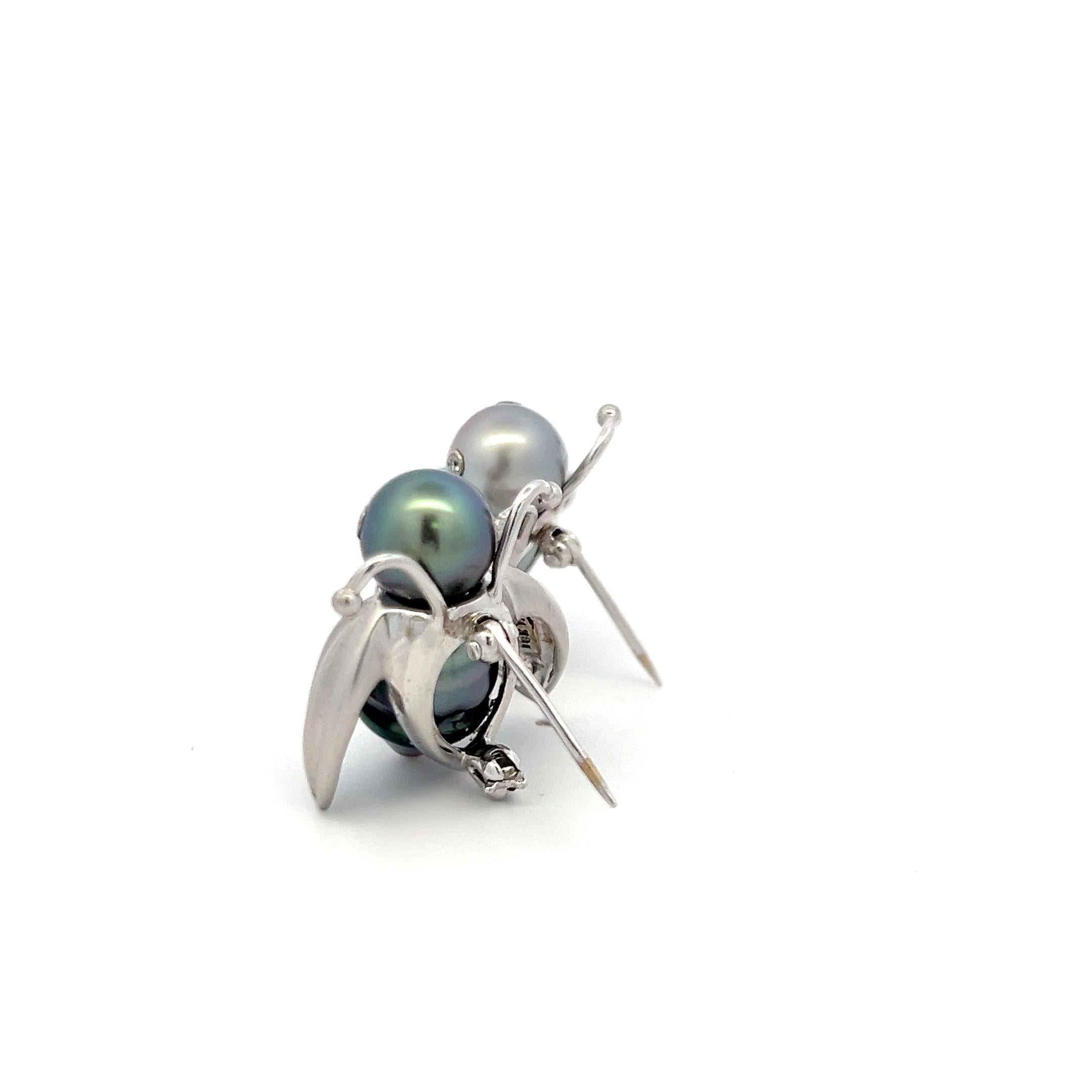 Dazzling 18K White Gold Pearl Insect Pin Brooch With 0.04 Carat H-VS Diamonds