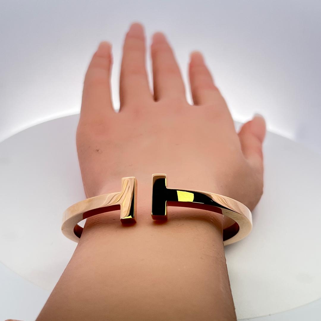 Tiffany & Co 29 Grams Size 7 18 Karat Yellow Gold Bangle T Bracelet