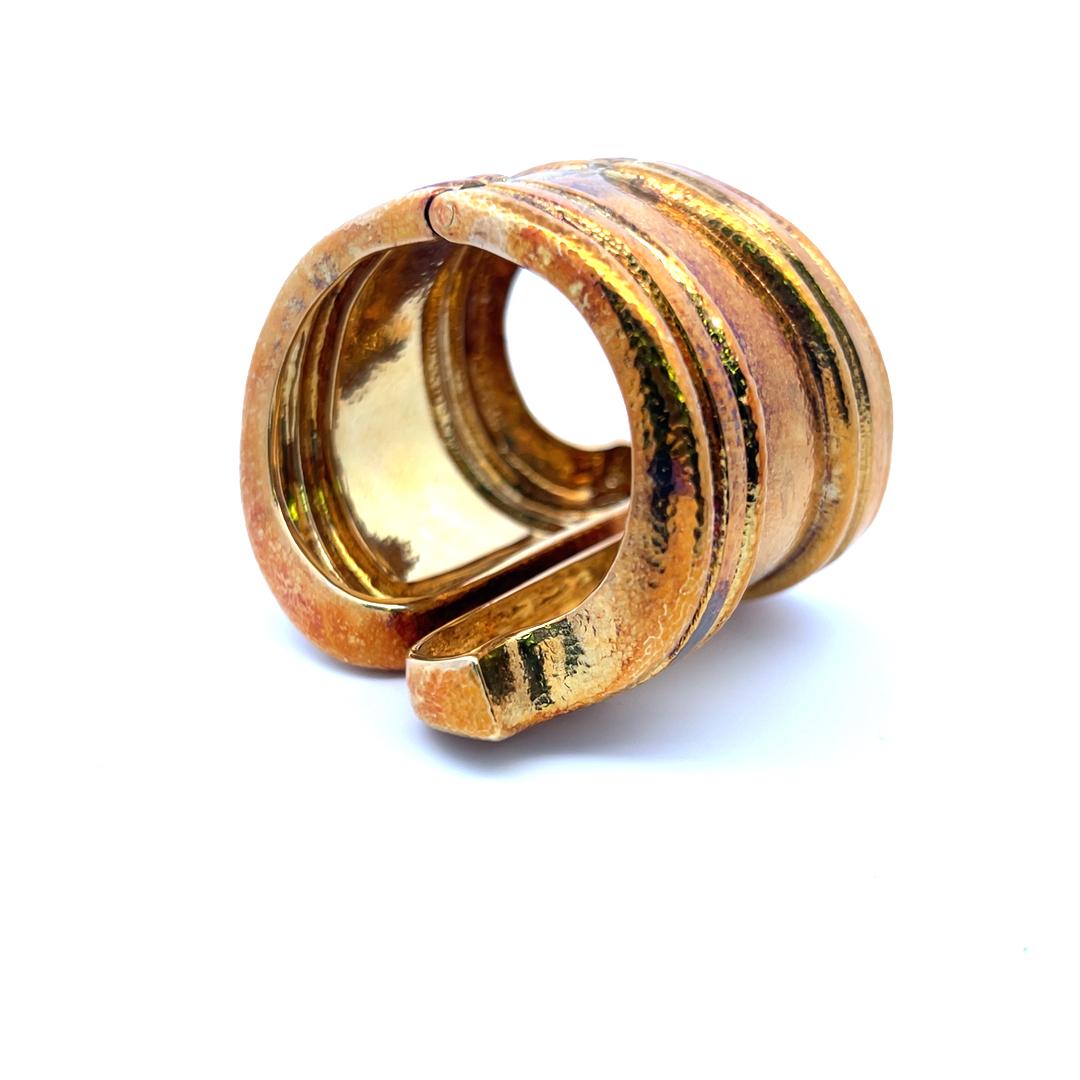 David Webb Vintage 146.40 Grams 18 Karat Yellow Gold Bangle Bracelet
