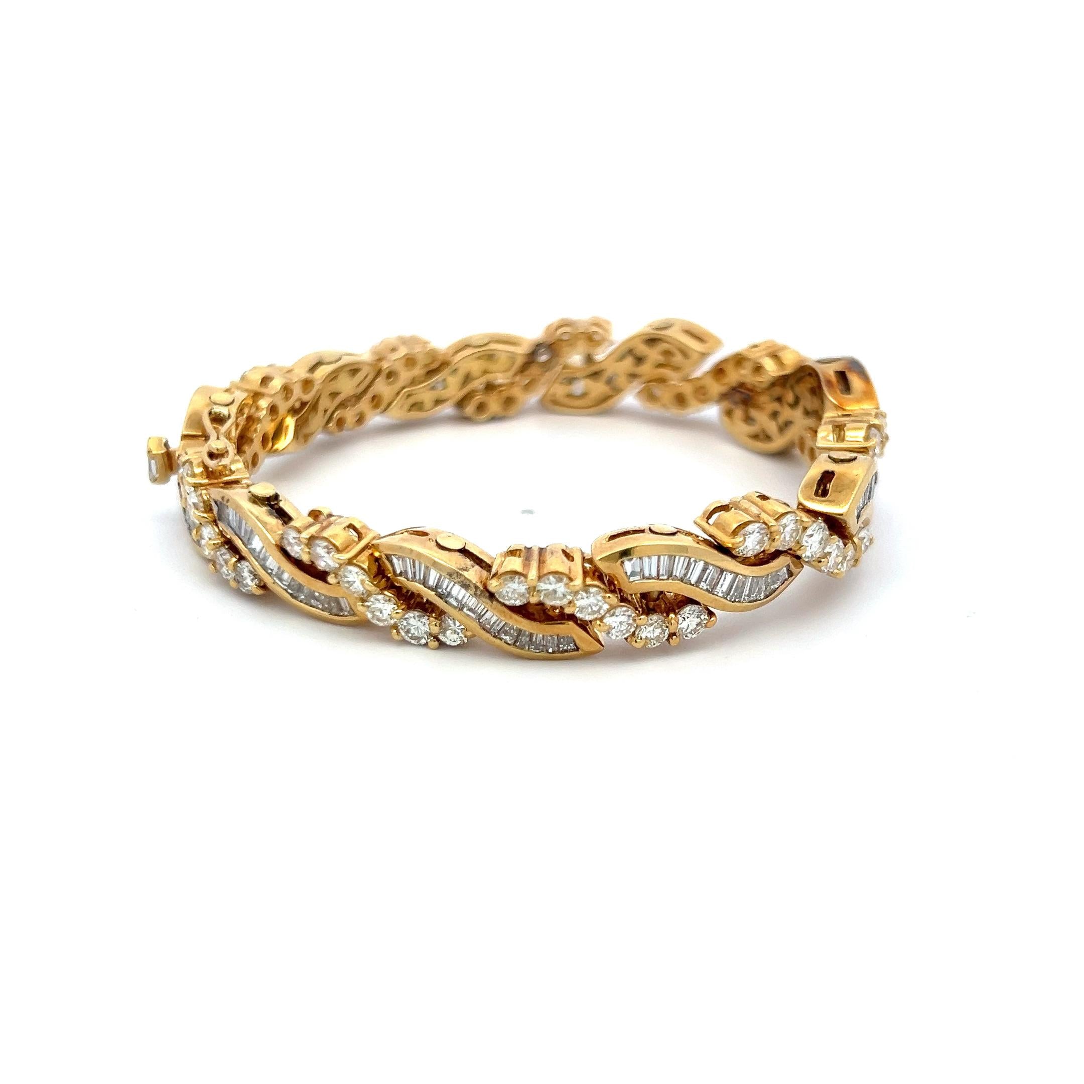 12.70ct Baguette & Round Diamond Link Bracelet in 18K Yellow Gold