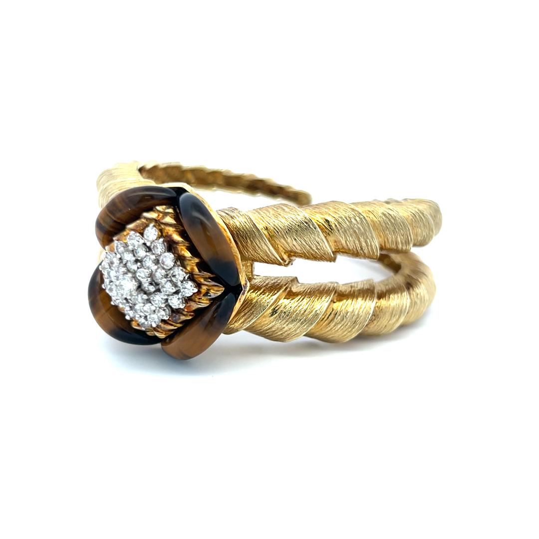 Vintage 18K Yellow Gold Bangle Bracelet with 1.35 Carat Round H VS Diamonds