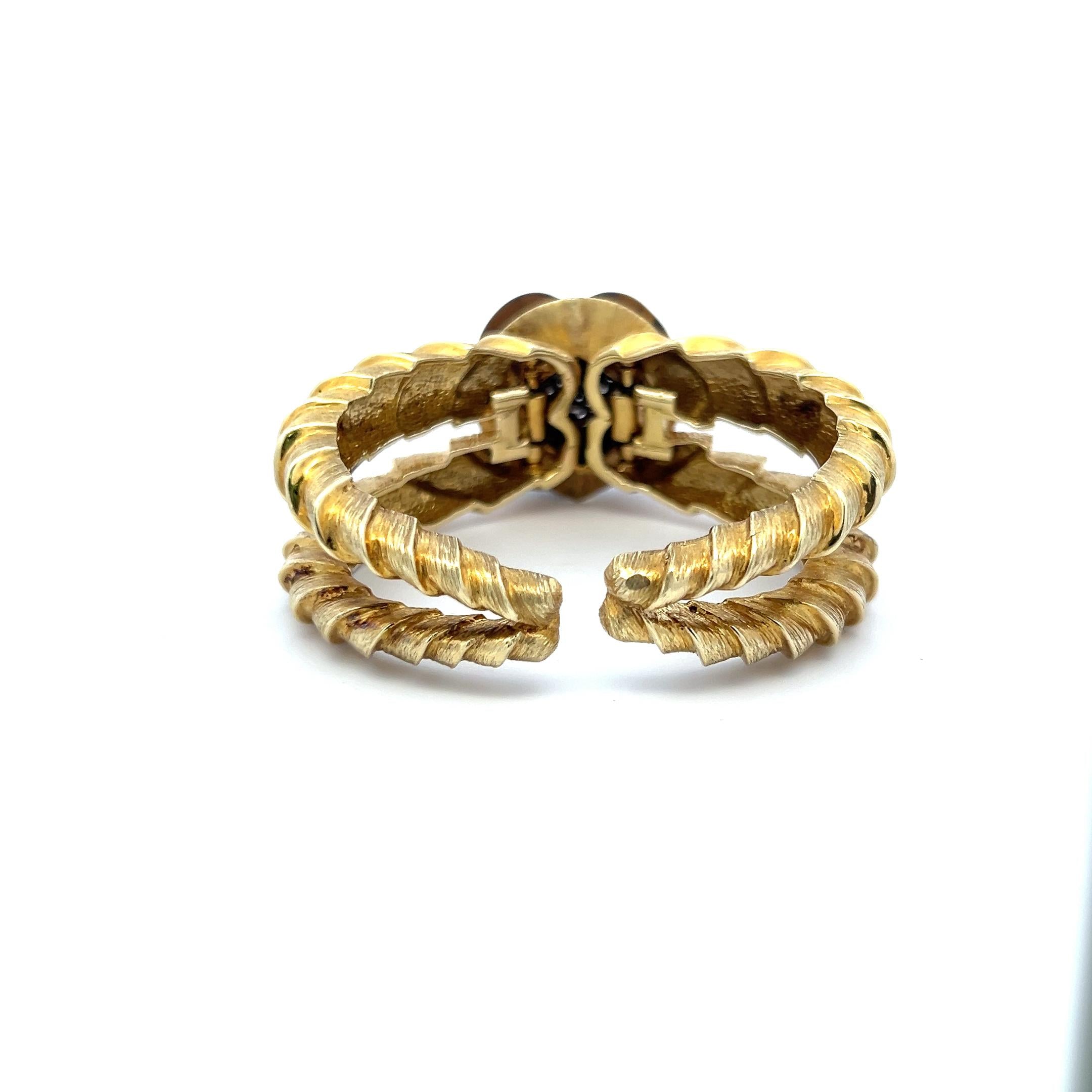 1.35 Carat Round Brilliant H VS Diamond 18 Karat Yellow Gold Bangle Bracelet