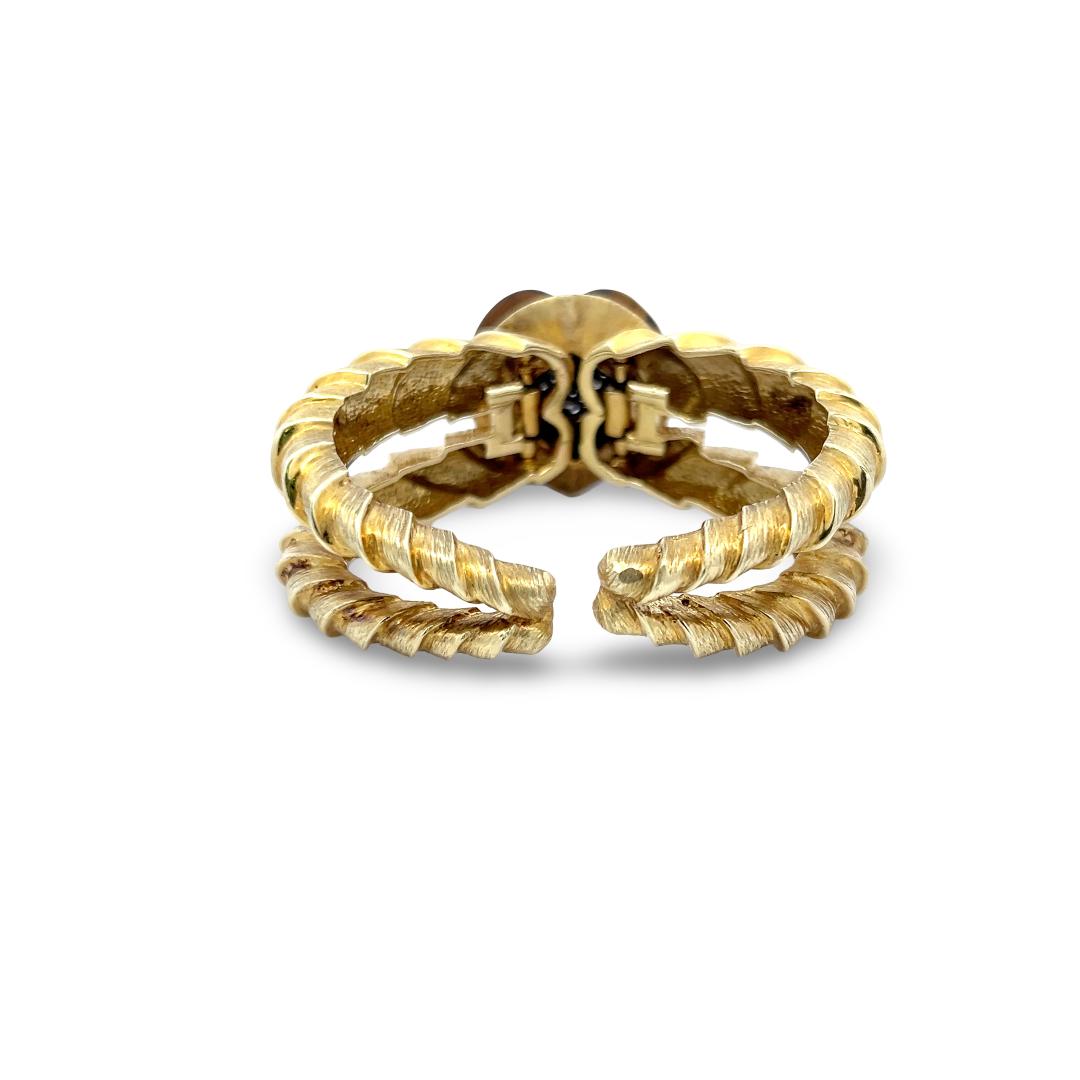 Vintage 18K Yellow Gold Bangle Bracelet with 1.35 Carat Round H VS Diamonds