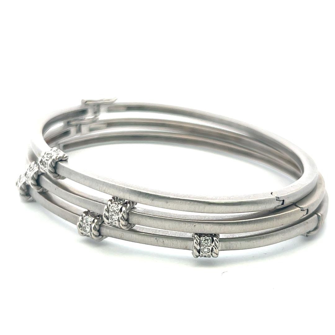 0.30 Carat Round Brilliant H VS Diamond 18 Karat Gold Bangle Bracelet