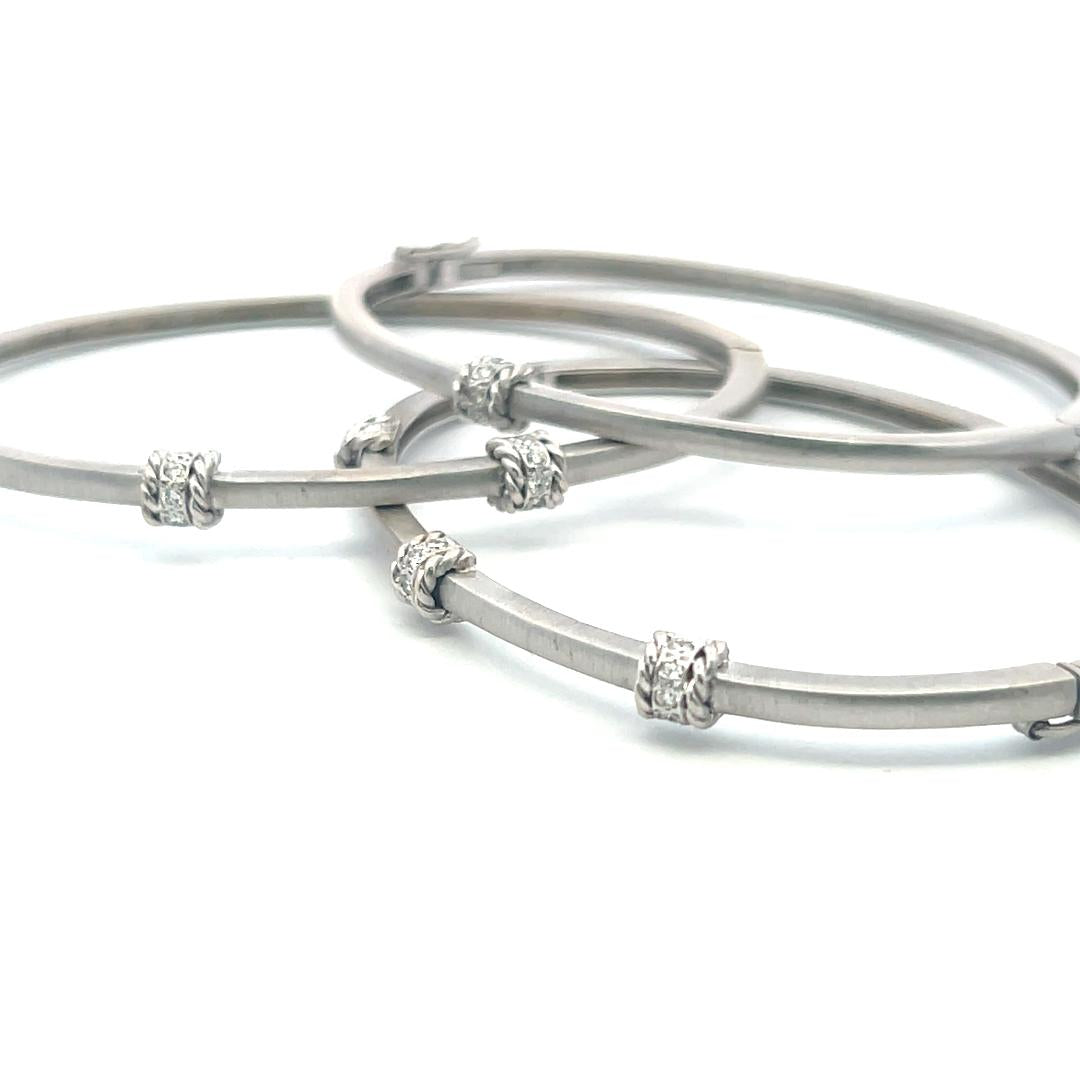 0.30 Carat Round Brilliant H VS Diamond 18 Karat Gold Bangle Bracelet