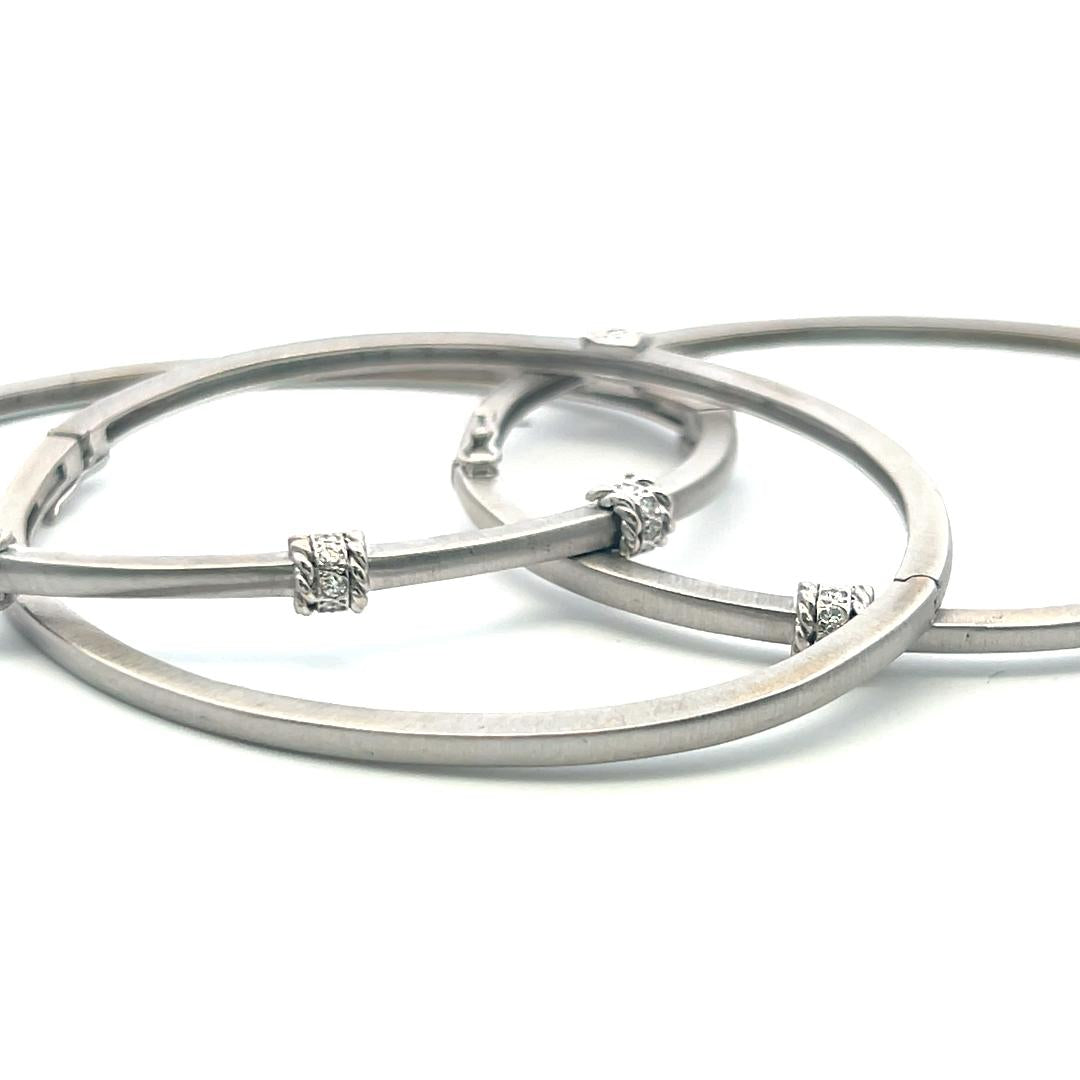 0.30 Carat Round Brilliant H VS Diamond 18 Karat Gold Bangle Bracelet