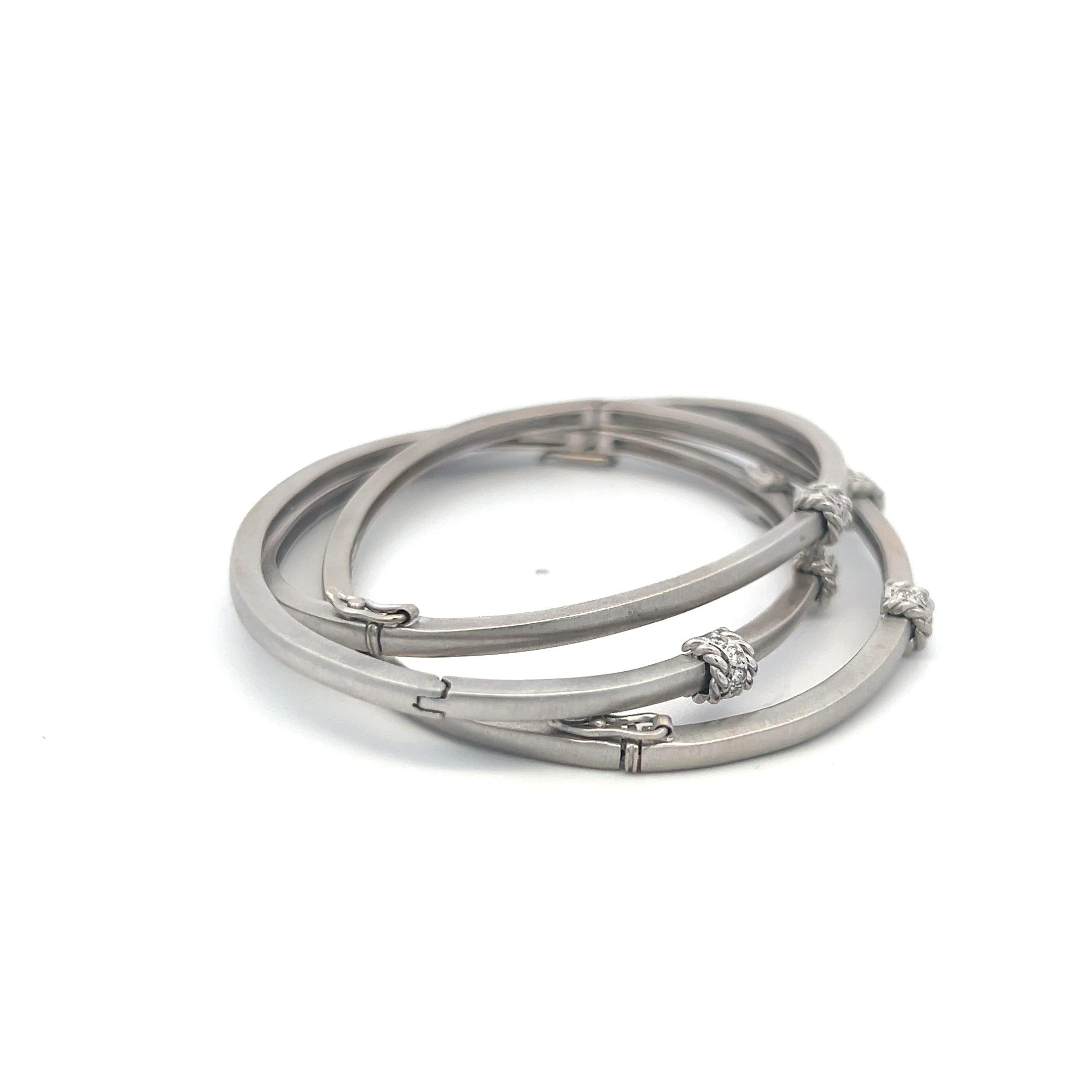 0.30 Carat Round Brilliant H VS Diamond 18 Karat Gold Bangle Bracelet