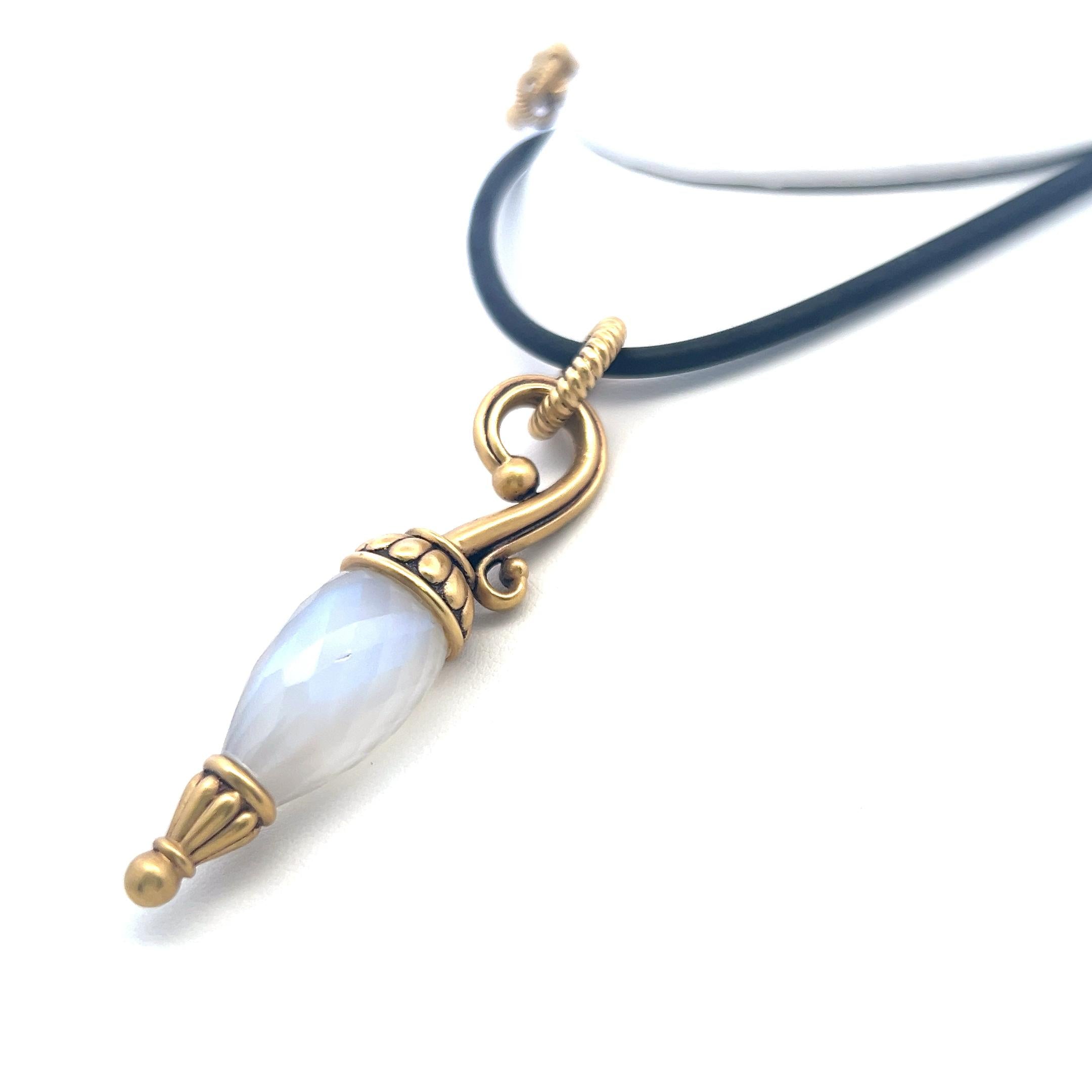 Vintage 18 Karat Yellow Gold Pendant Necklace with 22.3-13.6MM Quartz