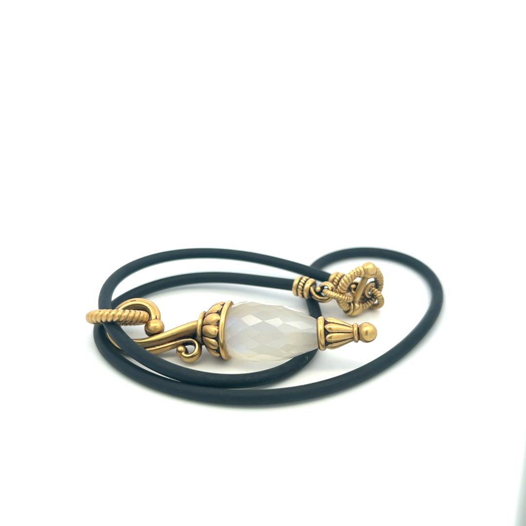 Vintage 18 Karat Yellow Gold Pendant Necklace with 22.3-13.6MM Quartz