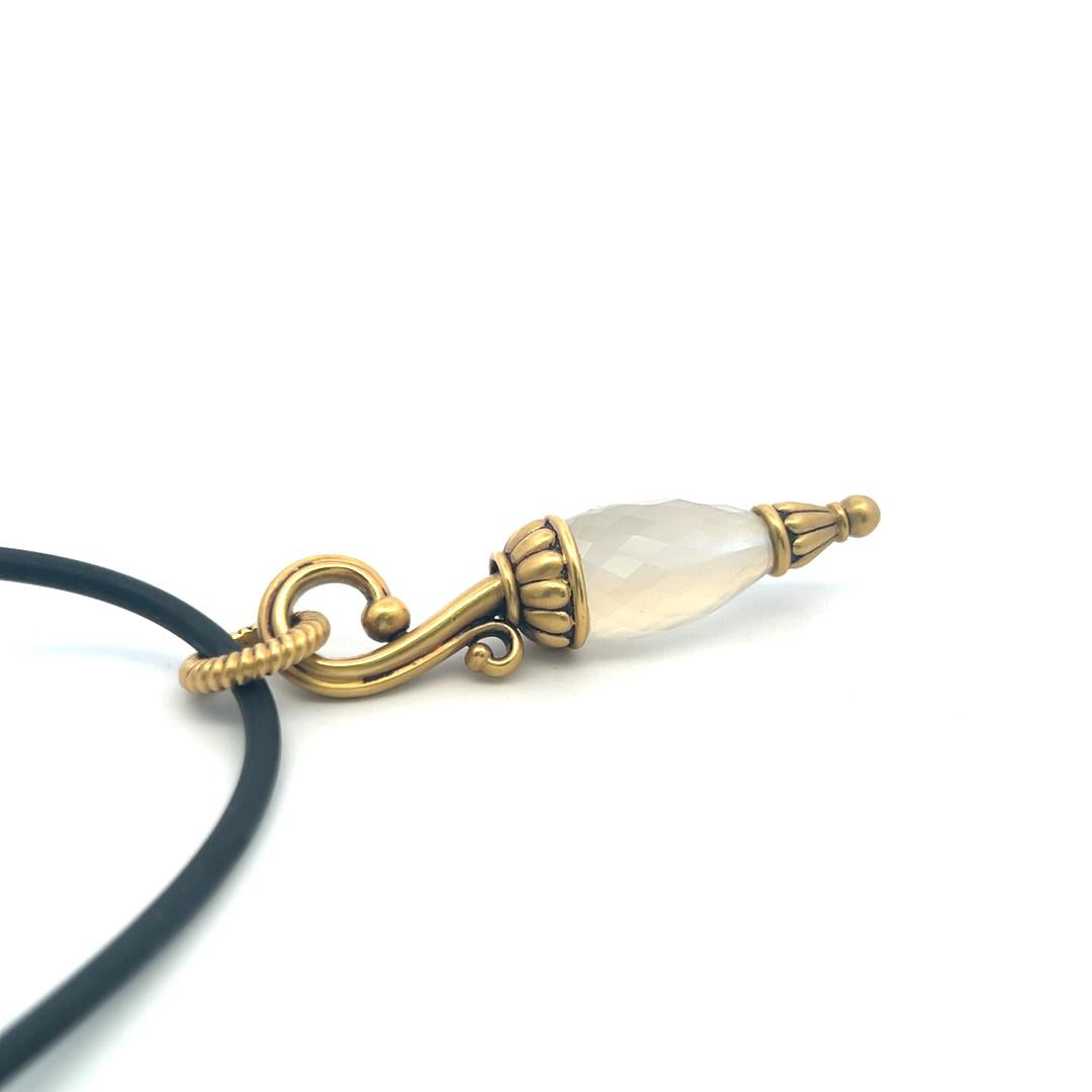 Vintage 18 Karat Yellow Gold Pendant Necklace with 22.3-13.6MM Quartz