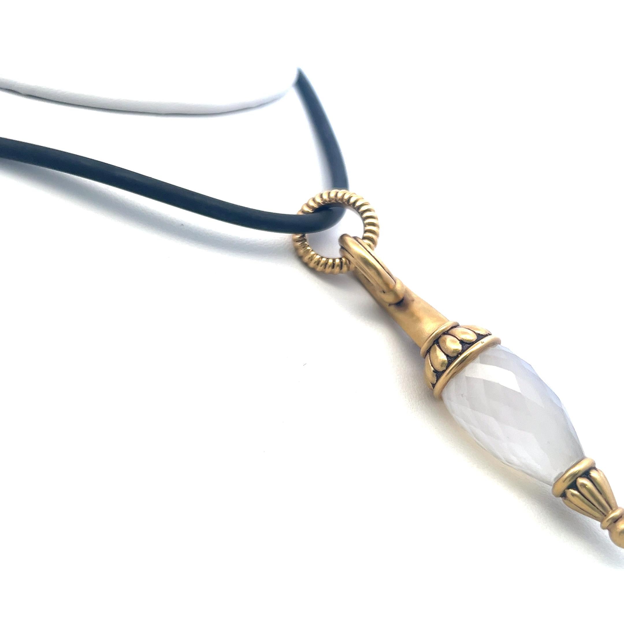 Vintage 18 Karat Yellow Gold Pendant Necklace with 22.3-13.6MM Quartz