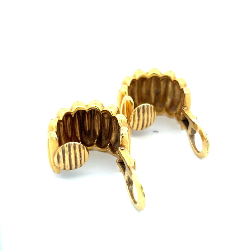 Vintage 28.70 Grams 18 Karat Yellow Gold Ribbed Clip On Earrings