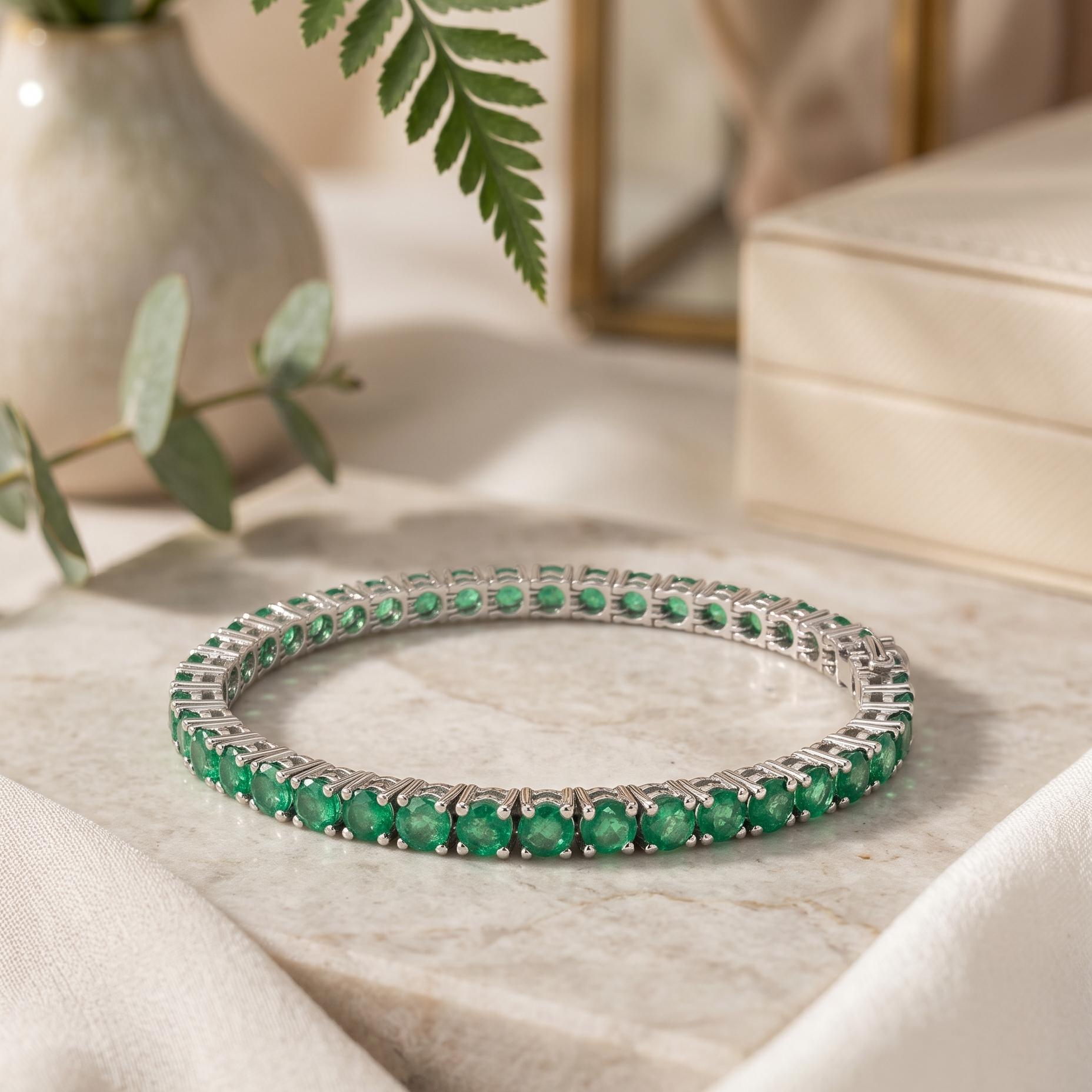 18K White Gold Tennis Bracelet with 9.25 Carat Round Shaped Emerald Gems