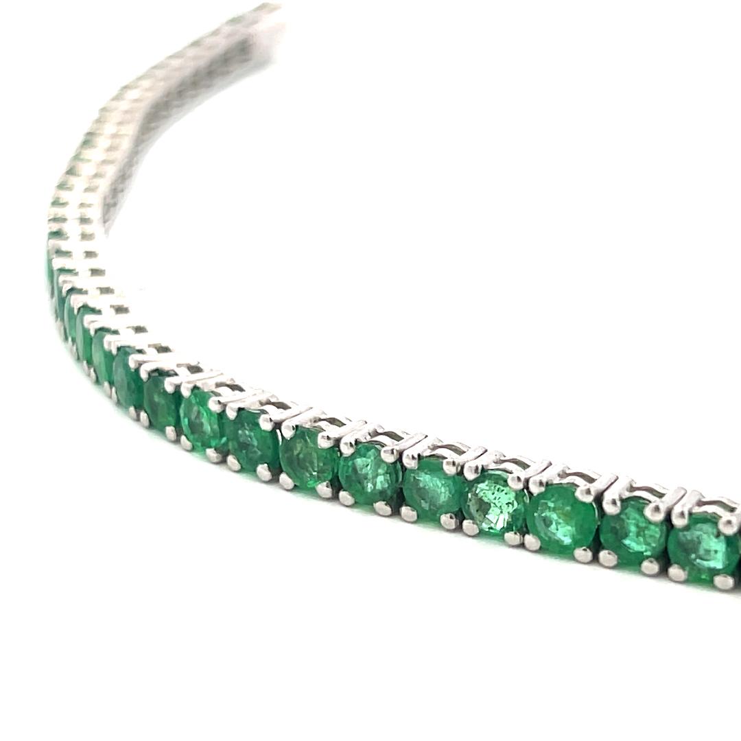 18K White Gold Tennis Bracelet with 9.25 Carat Round Shaped Emerald Gems