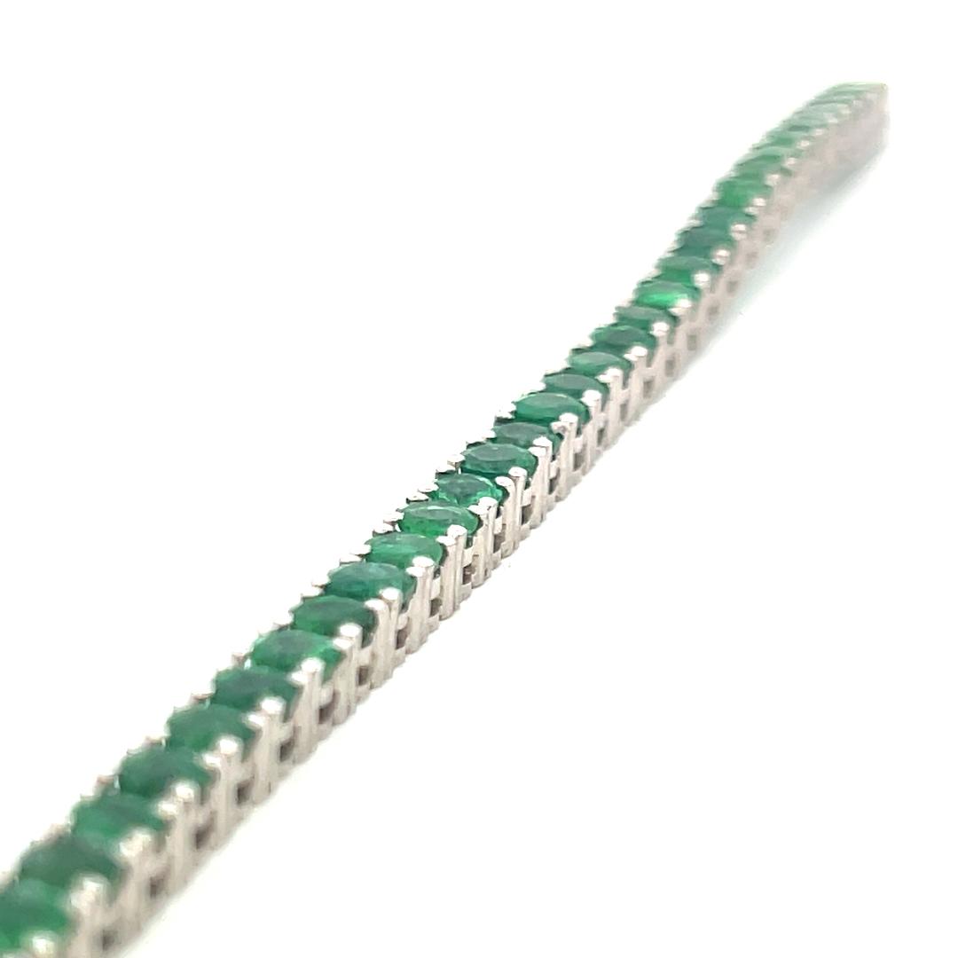 18K White Gold Tennis Bracelet with 9.25 Carat Round Shaped Emerald Gems