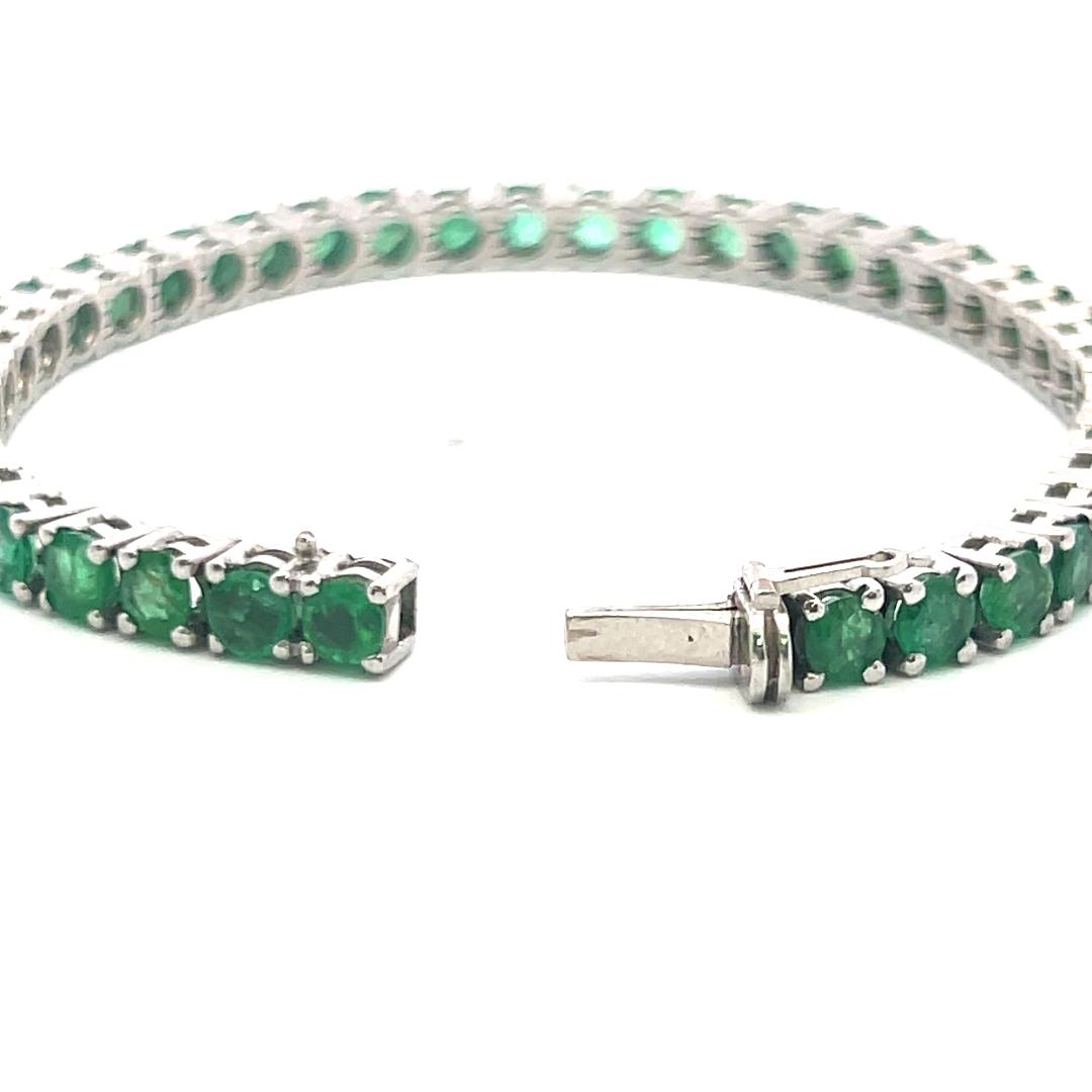 18K White Gold Tennis Bracelet with 9.25 Carat Round Shaped Emerald Gems