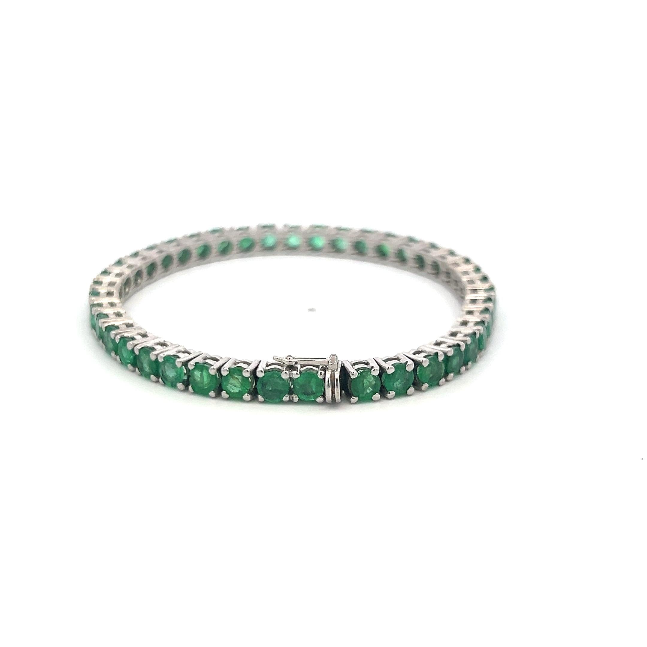 18K White Gold Tennis Bracelet with 9.25 Carat Round Shaped Emerald Gems