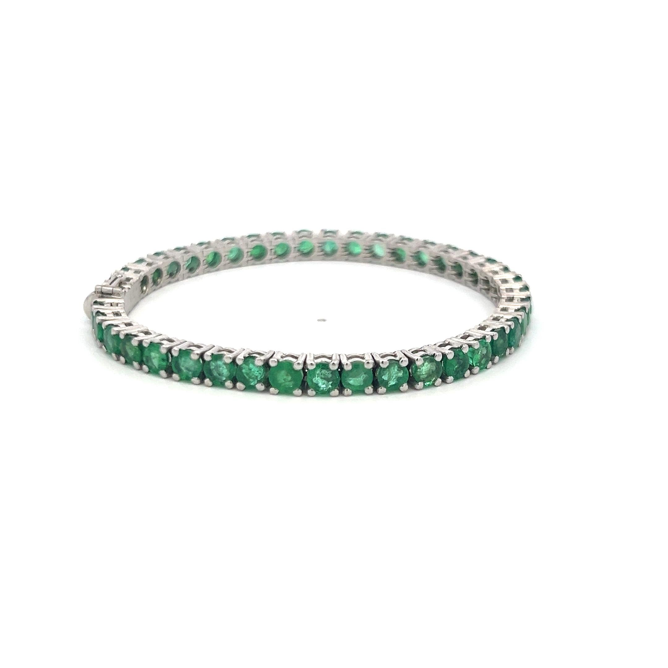 18K White Gold Tennis Bracelet with 9.25 Carat Round Shaped Emerald Gems