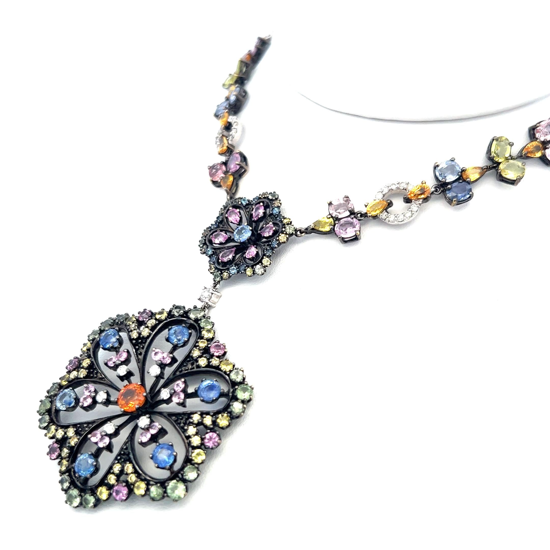 31.42 Carat Sapphire 0.83 Carat Round H-SI Diamond 18K Gold Pendant Necklace