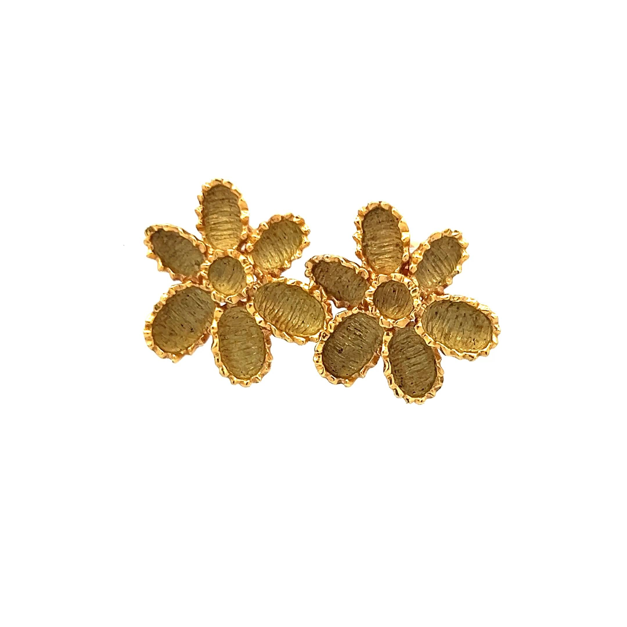 Vintage 10.40 Grams 18 Karat Yellow Gold Clip On Flower Earrings