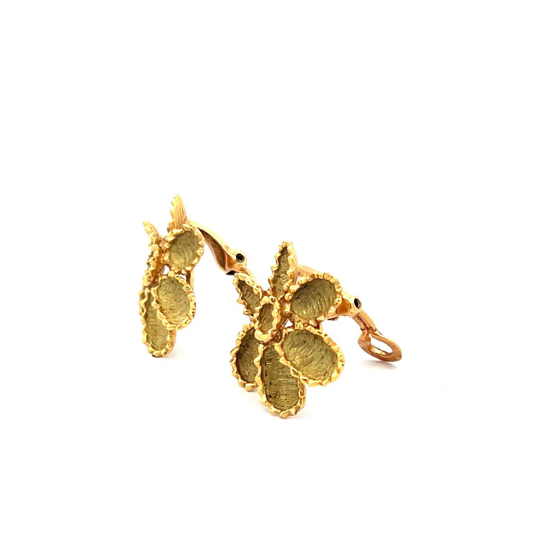 Vintage 10.40 Grams 18 Karat Yellow Gold Clip On Flower Earrings