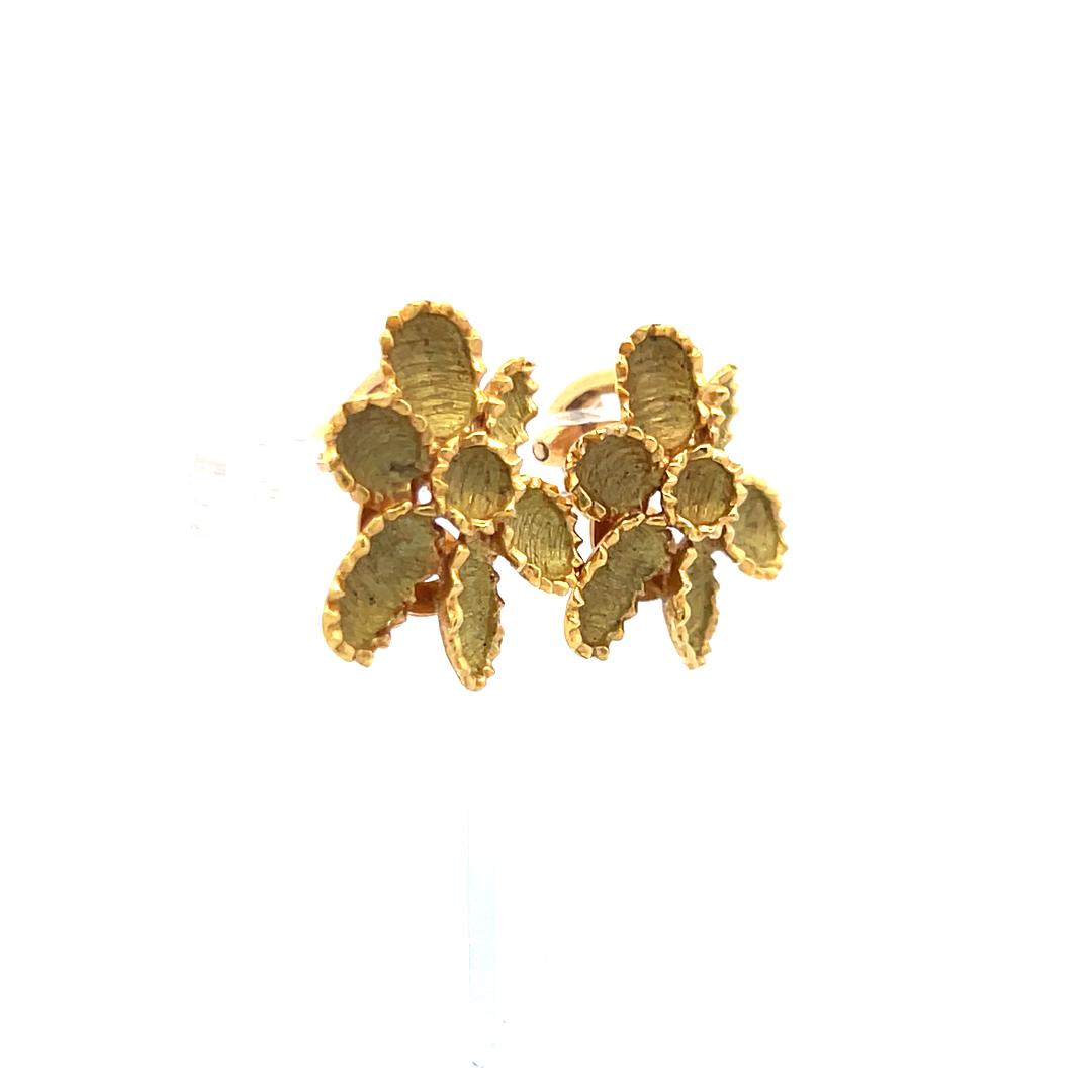Vintage 10.40 Grams 18 Karat Yellow Gold Clip On Flower Earrings