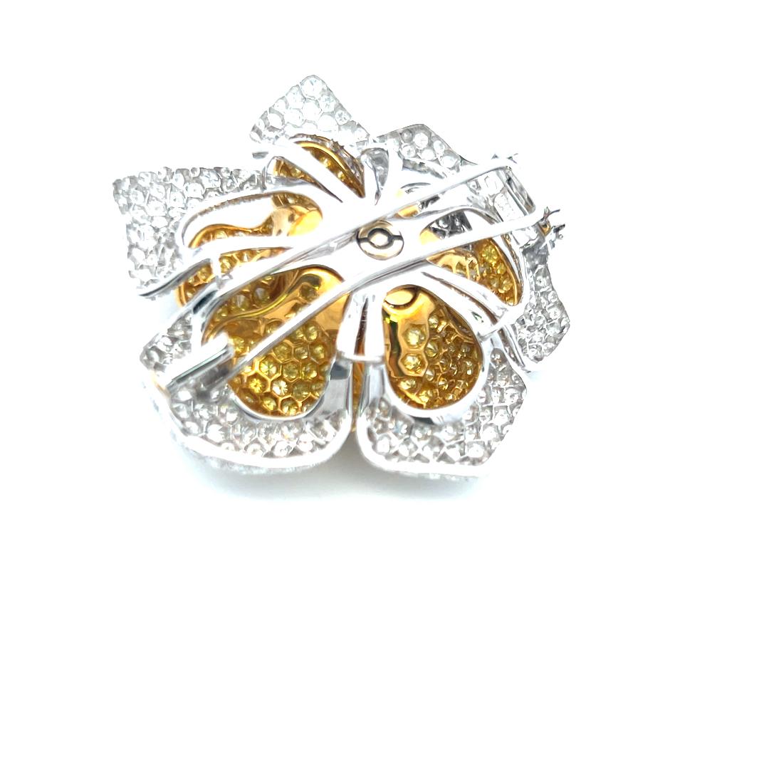 Vintage 18K Two Tone Gold Flower Pin Brooch 14.5 Carat Round Diamonds