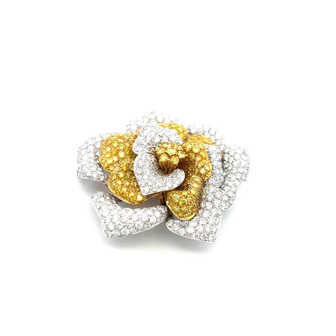 Vintage 18K Two Tone Gold Flower Pin Brooch 14.5 Carat Round Diamonds