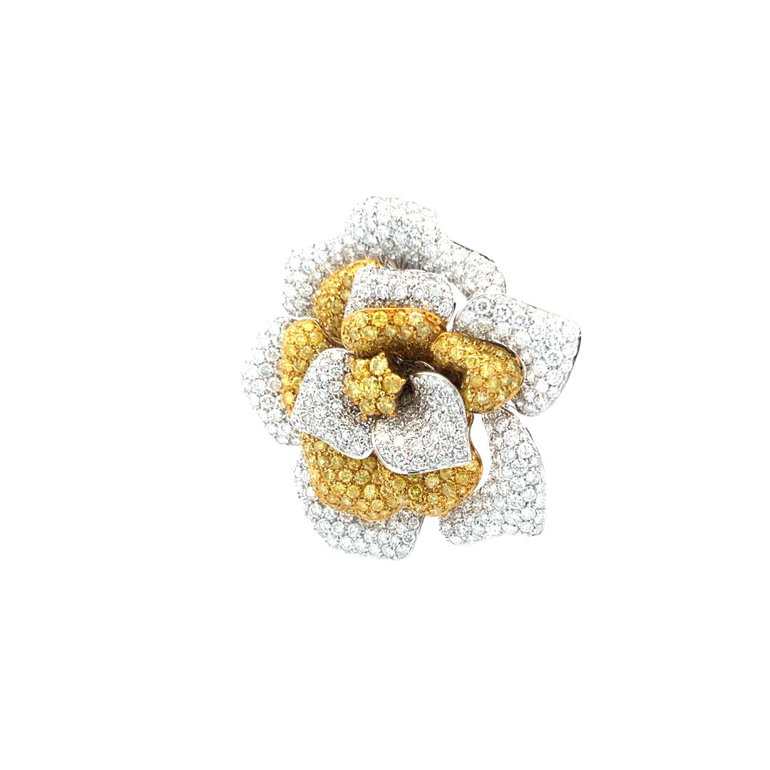 Vintage 18K Two Tone Gold Flower Pin Brooch 14.5 Carat Round Diamonds