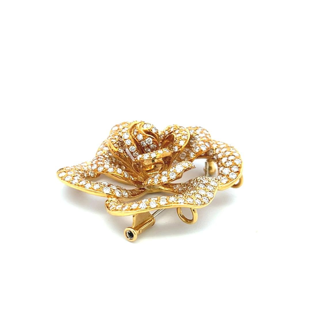 Vintage 18K Yellow Gold Pin Brooch with 7.03 Carat Round G VS Diamonds