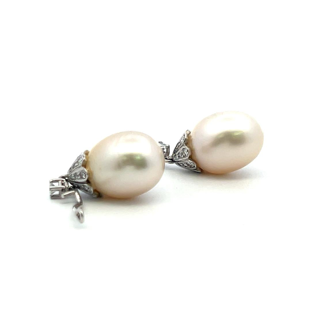 White Platinum Dangling Earrings 4.75ct Round & Baguette H VS Diamonds and Pearl