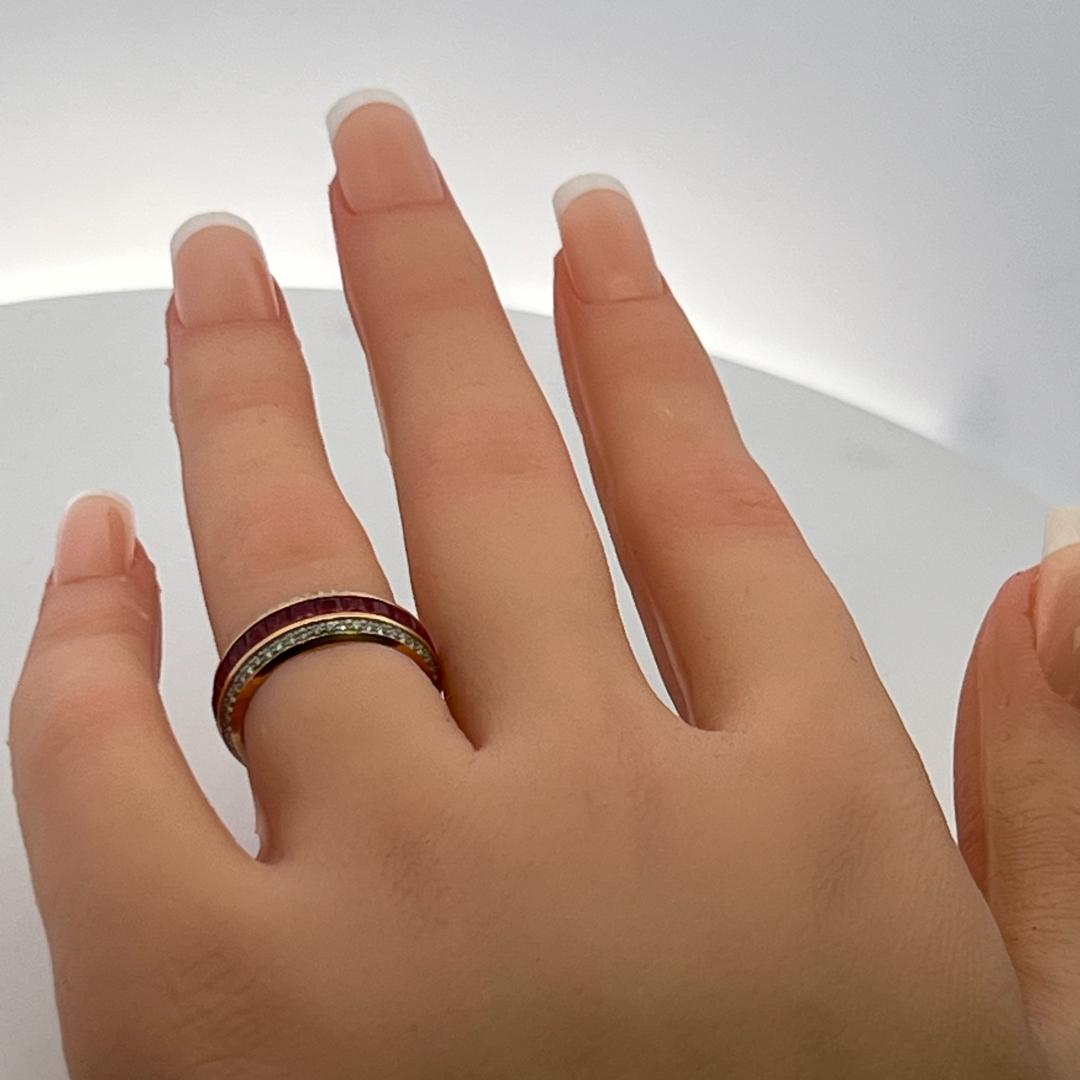 2.60 Carat Ruby 0.50 Carat Round Brilliant Diamond 18 Karat Rose Gold Band Ring