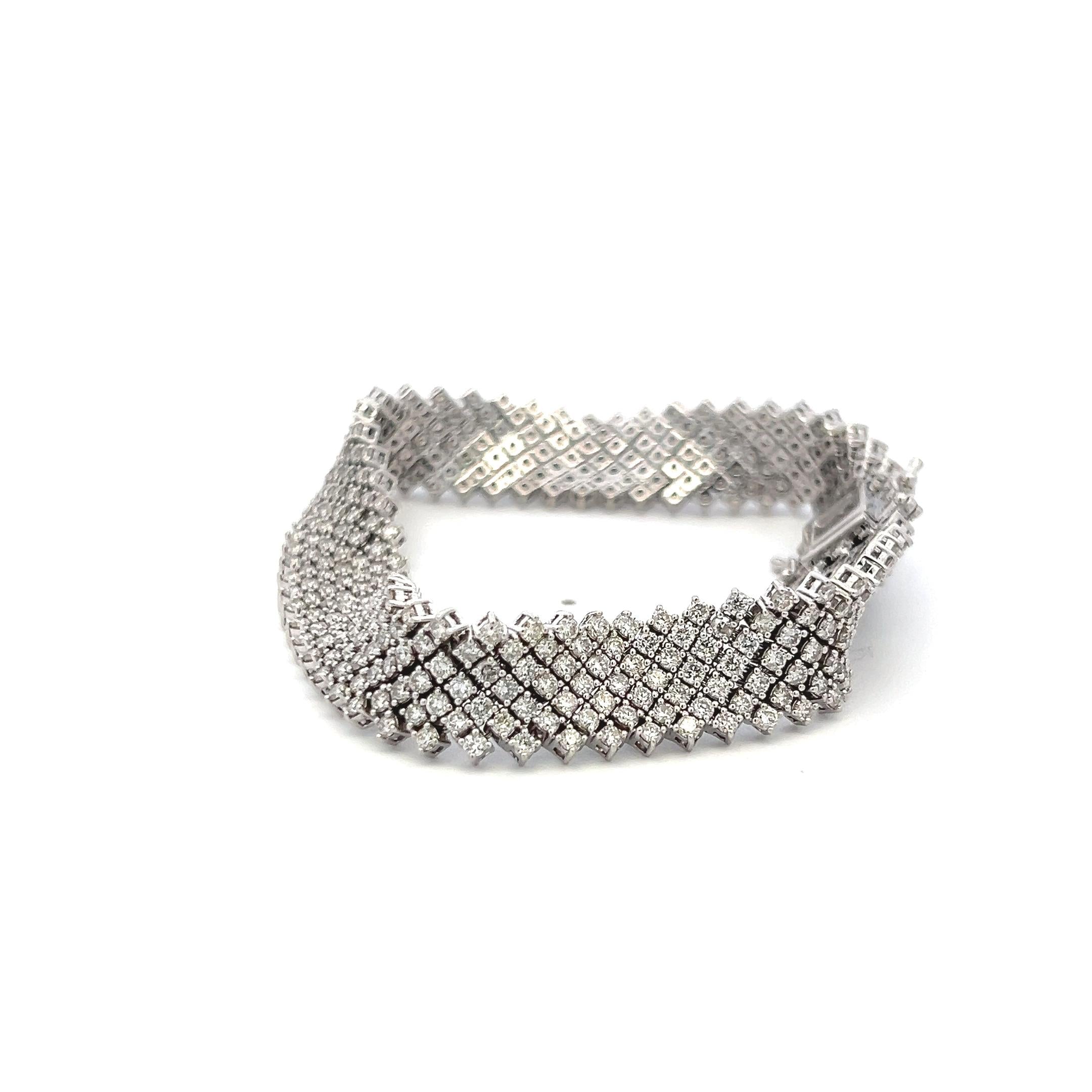 11.50 Carat Round Brilliant G VS Diamond 14 Karat White Gold Tennis Bracelet