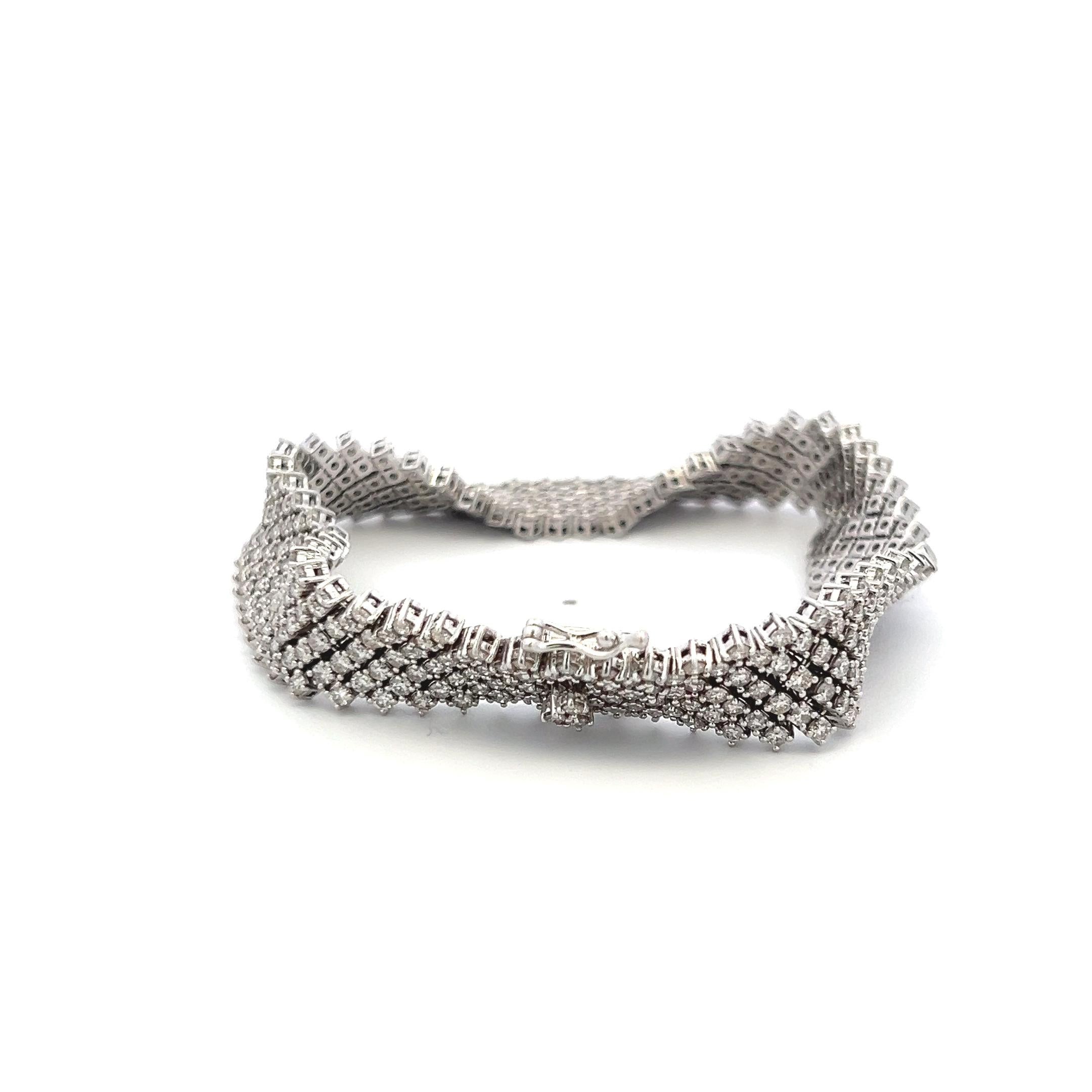 11.50 Carat Round Brilliant G VS Diamond 14 Karat White Gold Tennis Bracelet