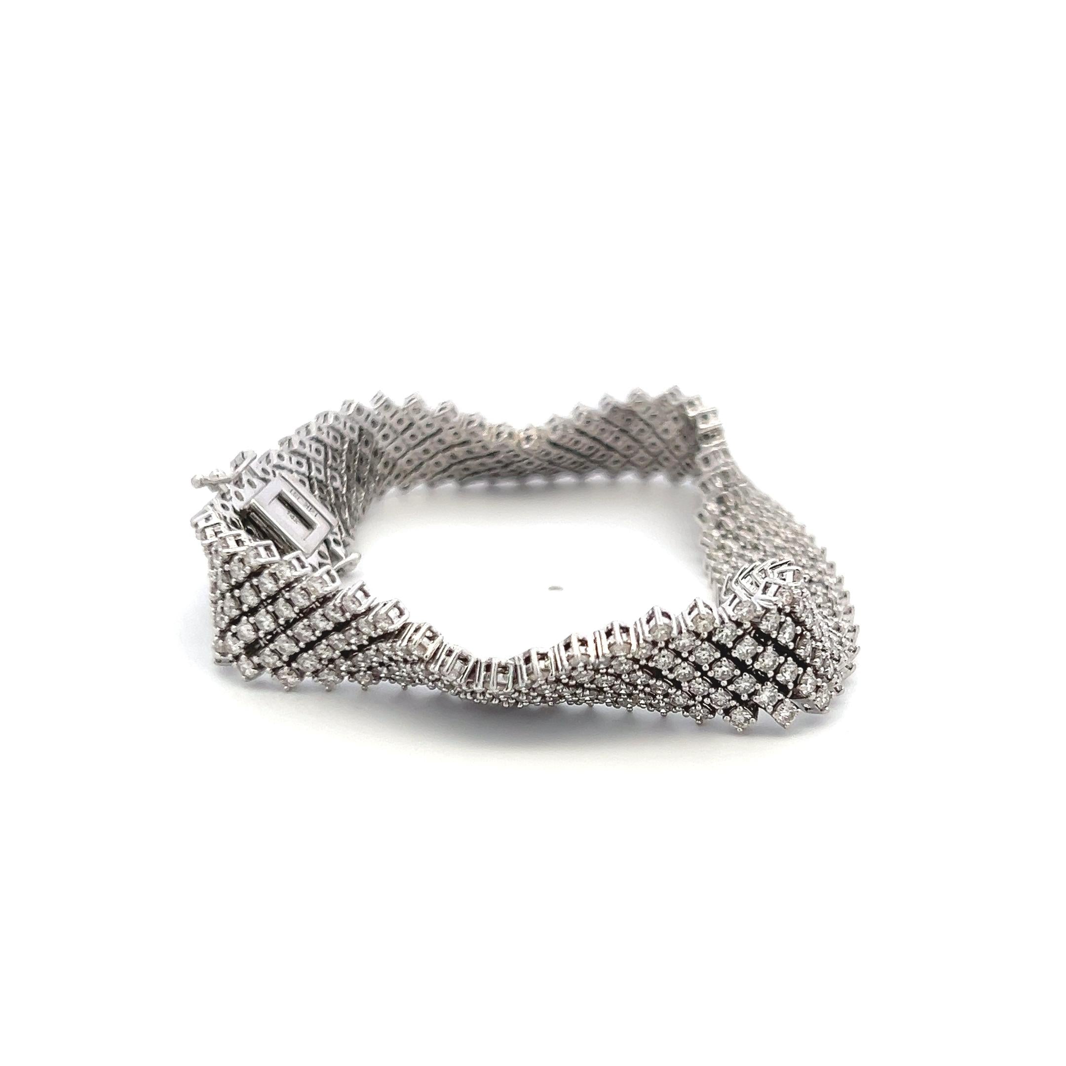 11.50 Carat Round Brilliant G VS Diamond 14 Karat White Gold Tennis Bracelet