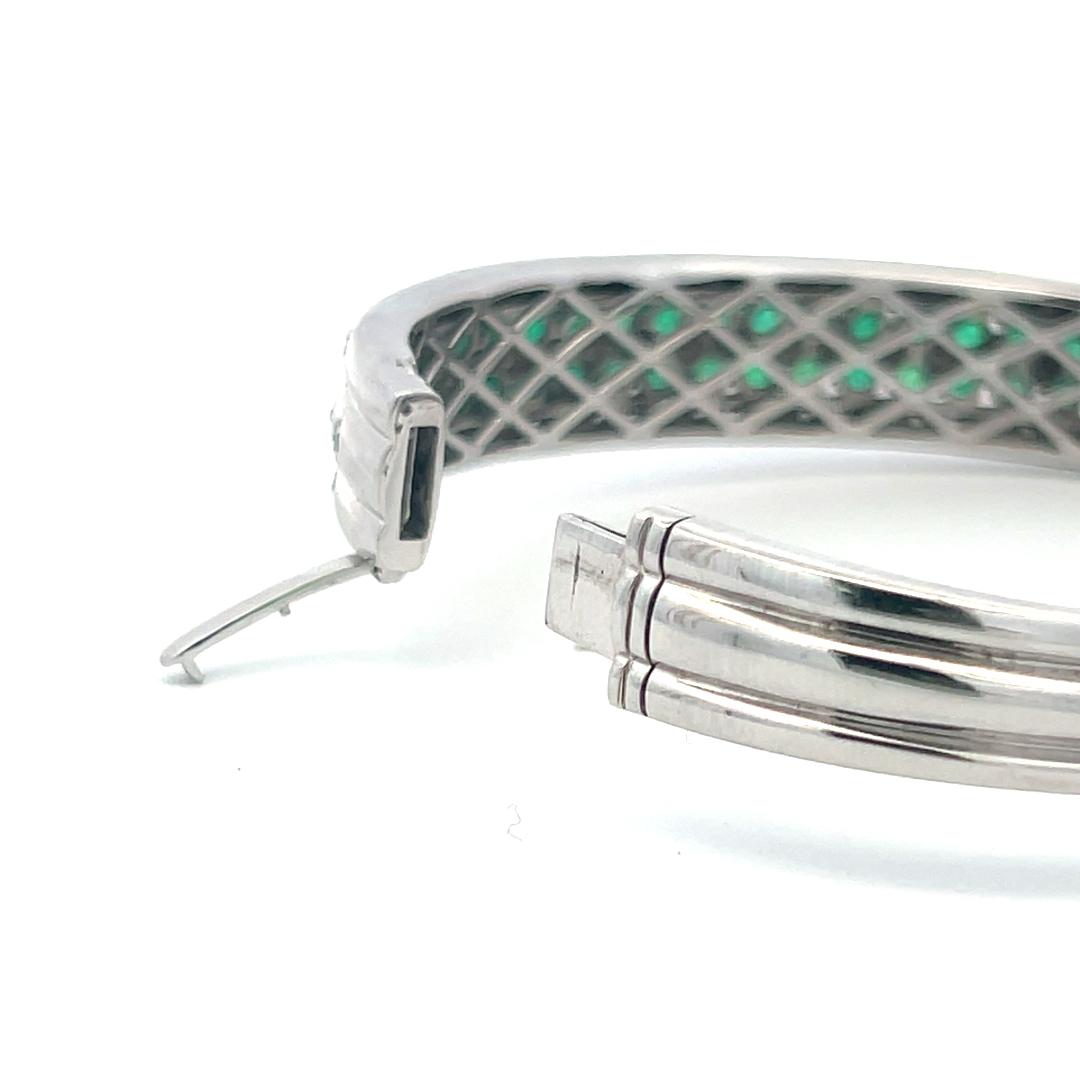 5.50 Carat Emerald 1.50 Carat Round Brilliant Diamond 14K WG Bangle Bracelet