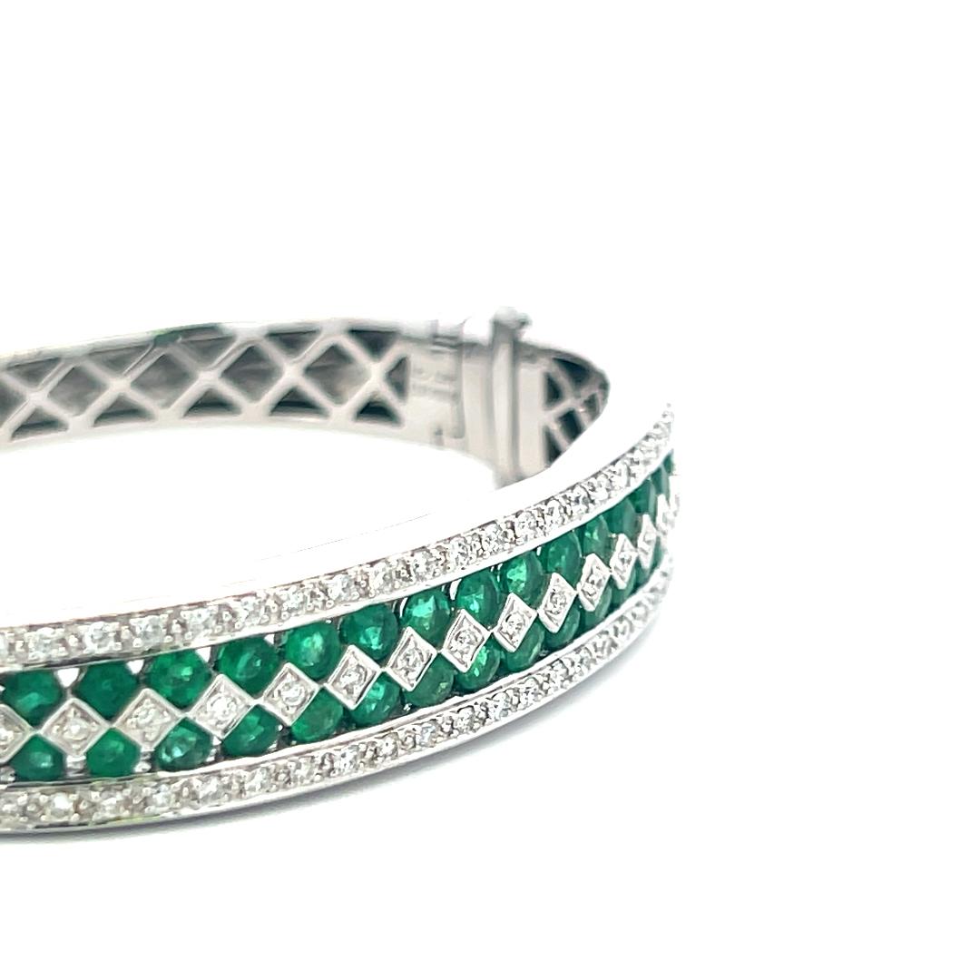 5.50 Carat Emerald 1.50 Carat Round Brilliant Diamond 14K WG Bangle Bracelet