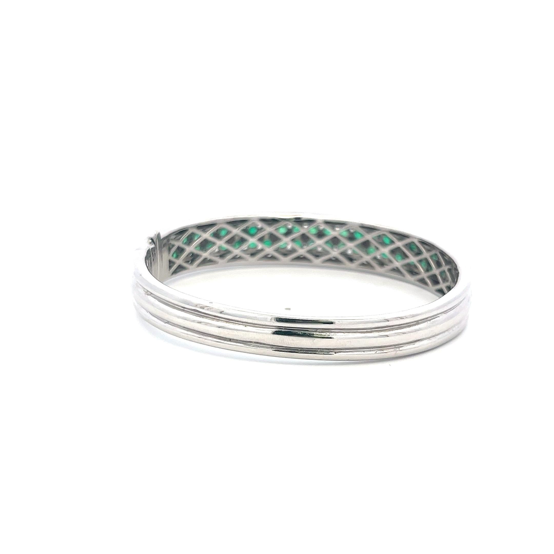 5.50 Carat Emerald 1.50 Carat Round Brilliant Diamond 14K WG Bangle Bracelet