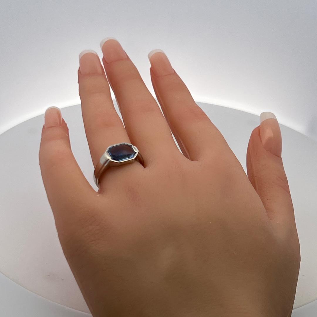 Boucheron 9.5-7.8MM HEXA Sapphire 18 Karat White Gold Gems Stone Ring