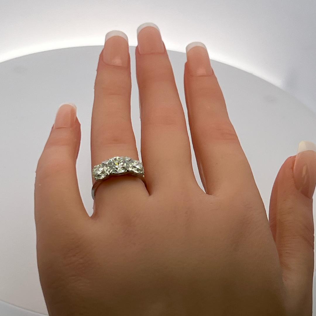 3.34 Carat Circular Brilliant Cut K-J SI1-VVS2 Diamond Platinum Three-Stone Ring