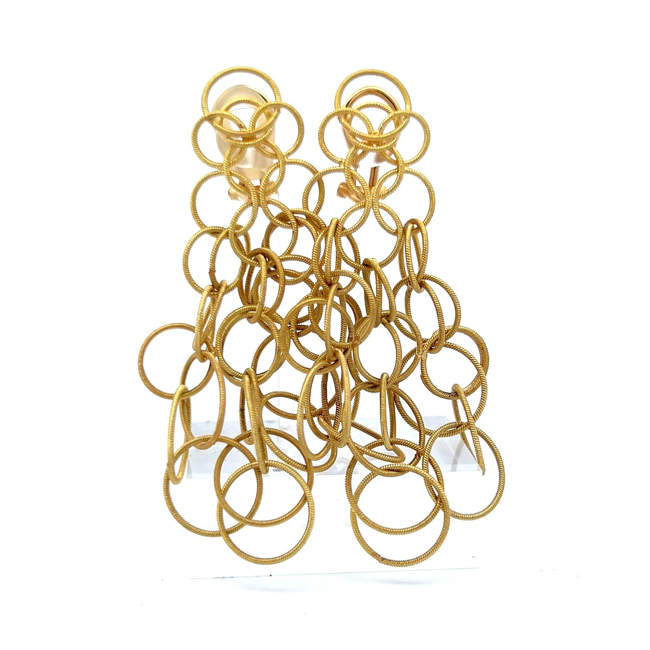 Buccellati Vintage 20.70 Grams 2 Inches 18 Karat Yellow Gold Dangling Earrings