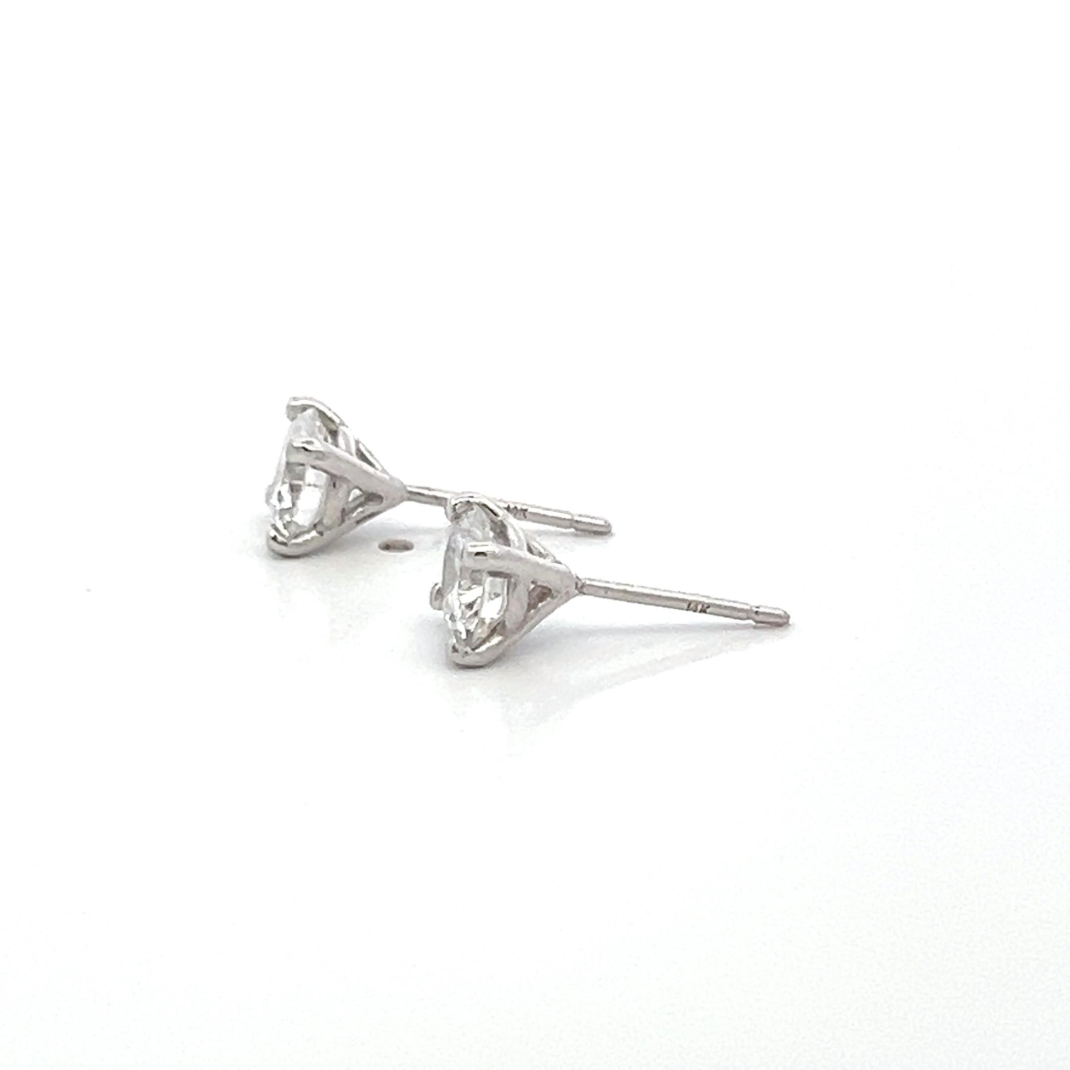 1.60 Carat Round Brilliant E VS2 Diamond 18 Karat White Gold Stud Earrings