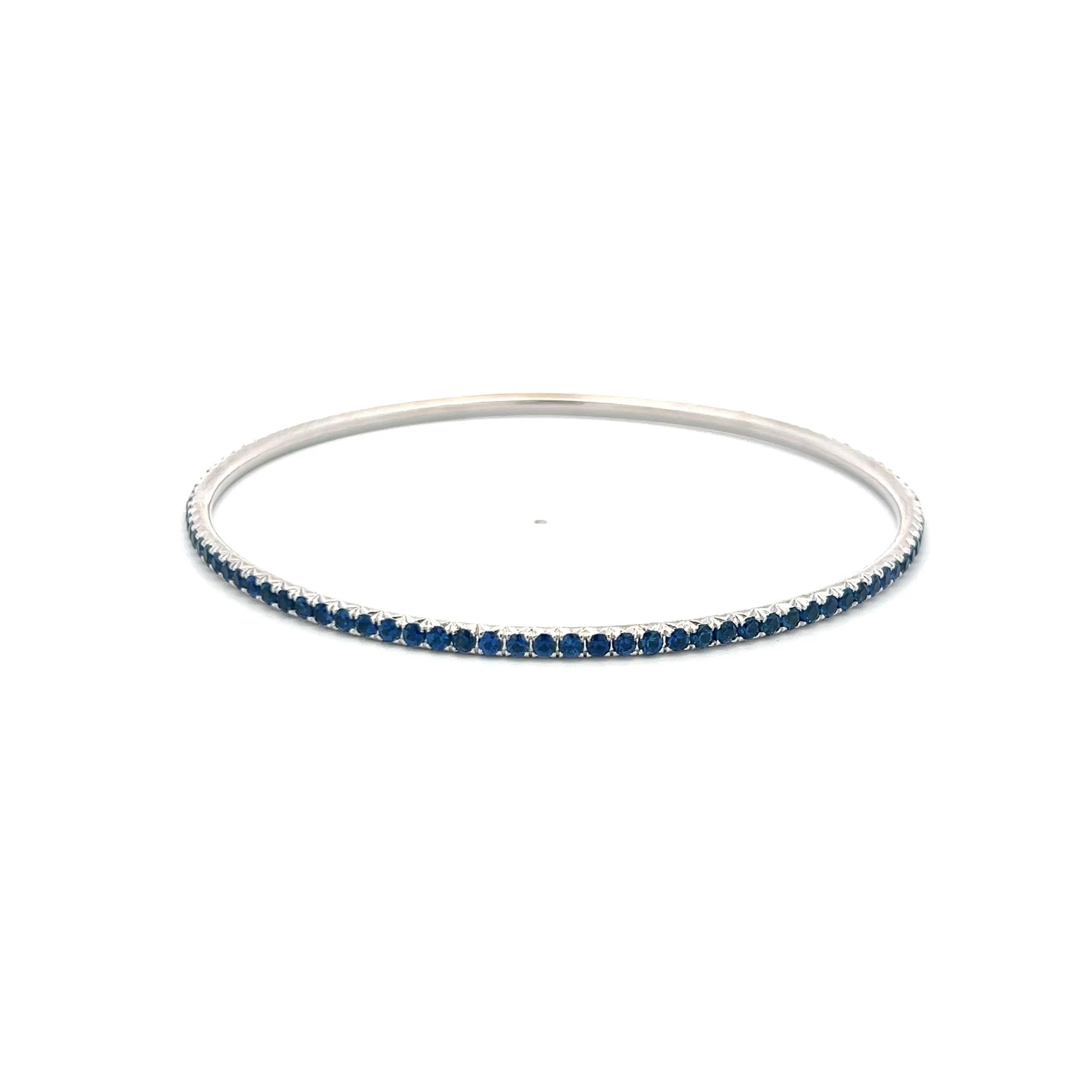3.82 Carat Round Brilliant Sapphire 18 Karat White Gold Bangle Bracelet