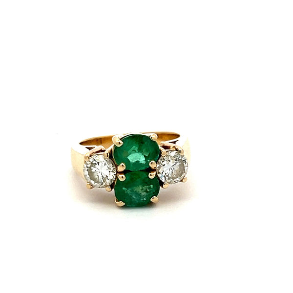 1.50 Carat Emerald 0.90 Carat Round Diamond 18 Karat Yellow Gold Cocktail Ring