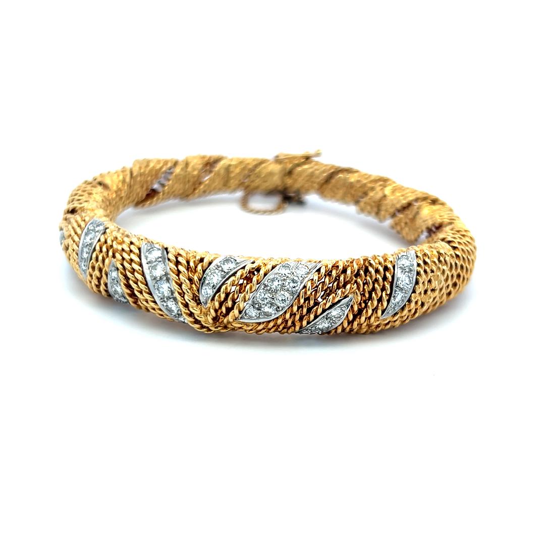 1.00 Carat Round Brilliant Diamond 18K Yellow Gold Textured Bangle Bracelet