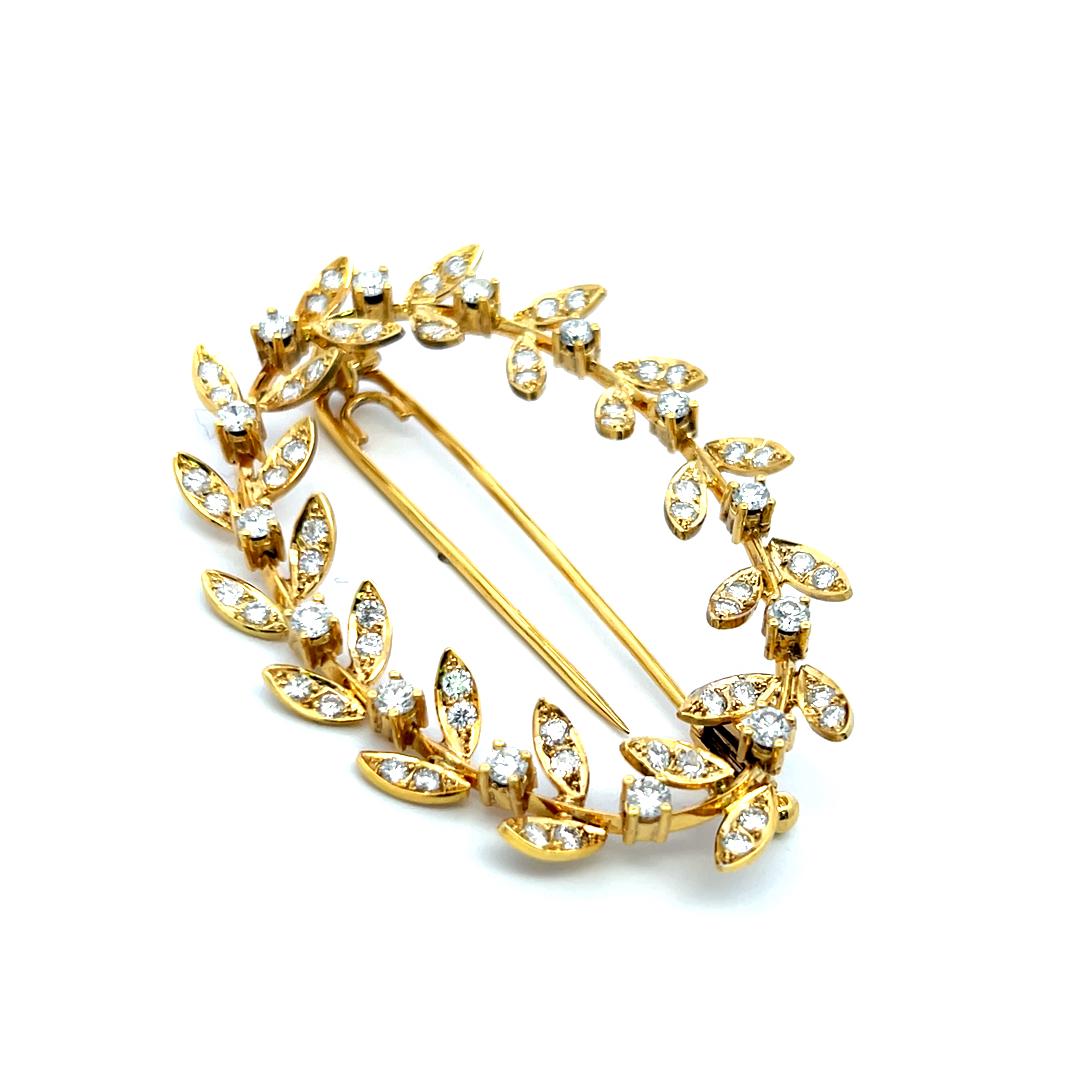 Vintage 18K Yellow Gold Pin Brooch with 2.52 Carat Round H-VS Diamonds